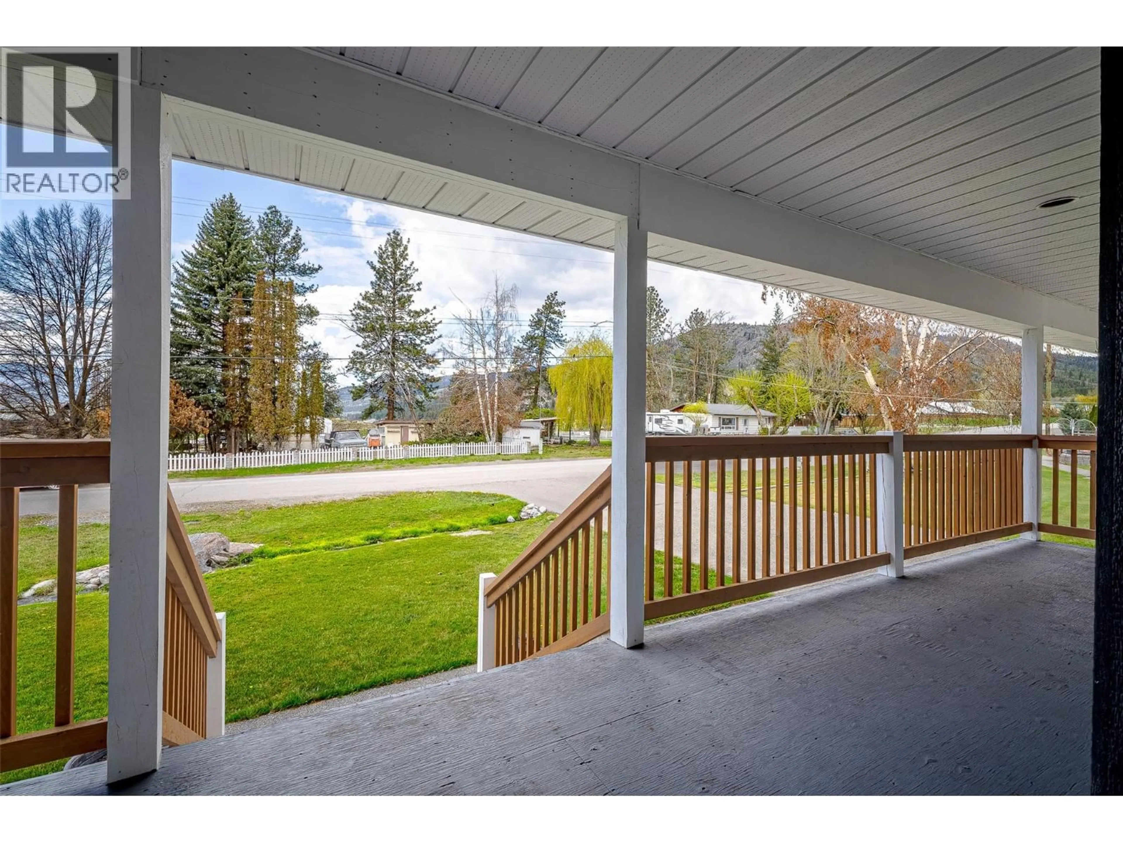 Patio, water/lake/river/ocean view for 493 MARSHALL ROAD, Merritt British Columbia V1K1N5