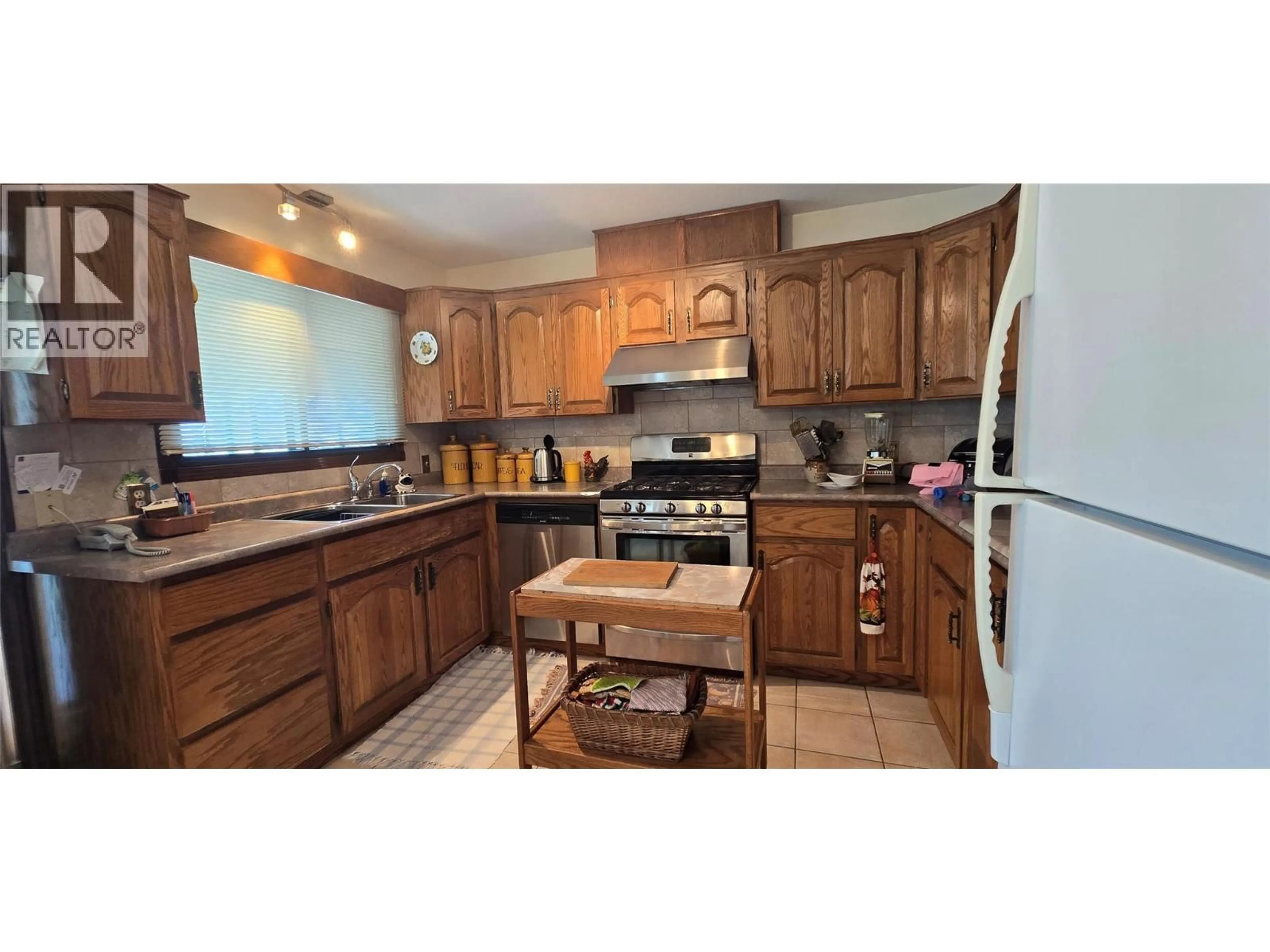 Standard kitchen, unknown for 26 BAYVIEW CRESCENT, Osoyoos British Columbia V0H1v6