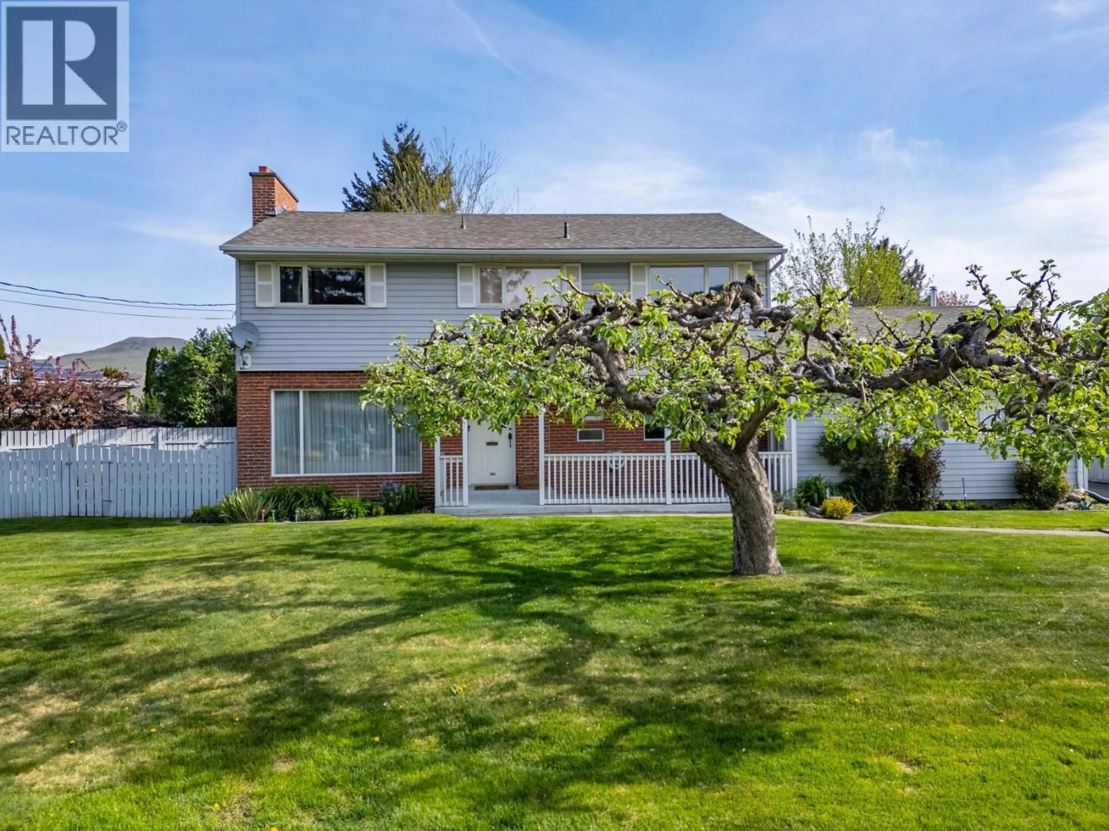 Home with vinyl exterior material, street for 751 RIDGEVIEW TERRACE, Kamloops British Columbia V2B4G8
