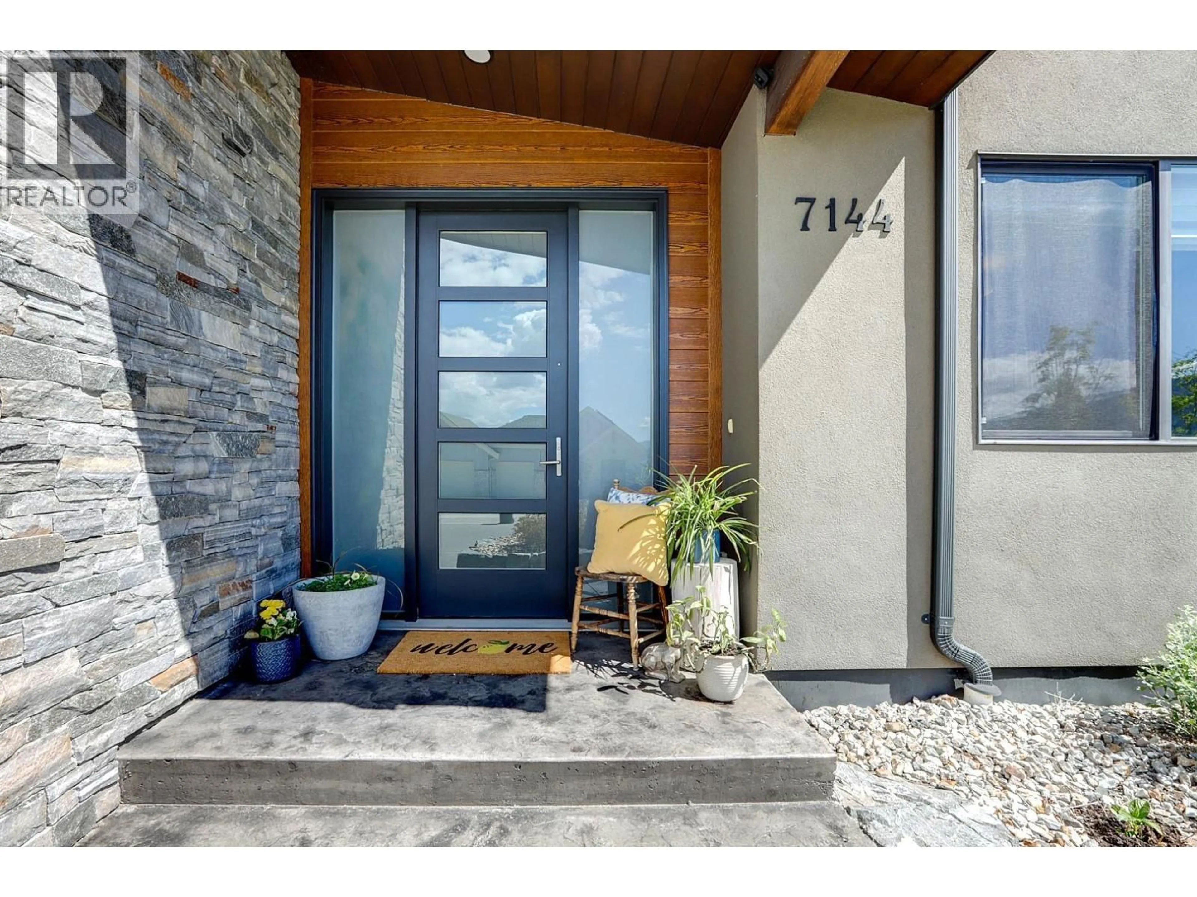 Indoor entryway for 7144 APEX DRIVE, Vernon British Columbia V1B4E4