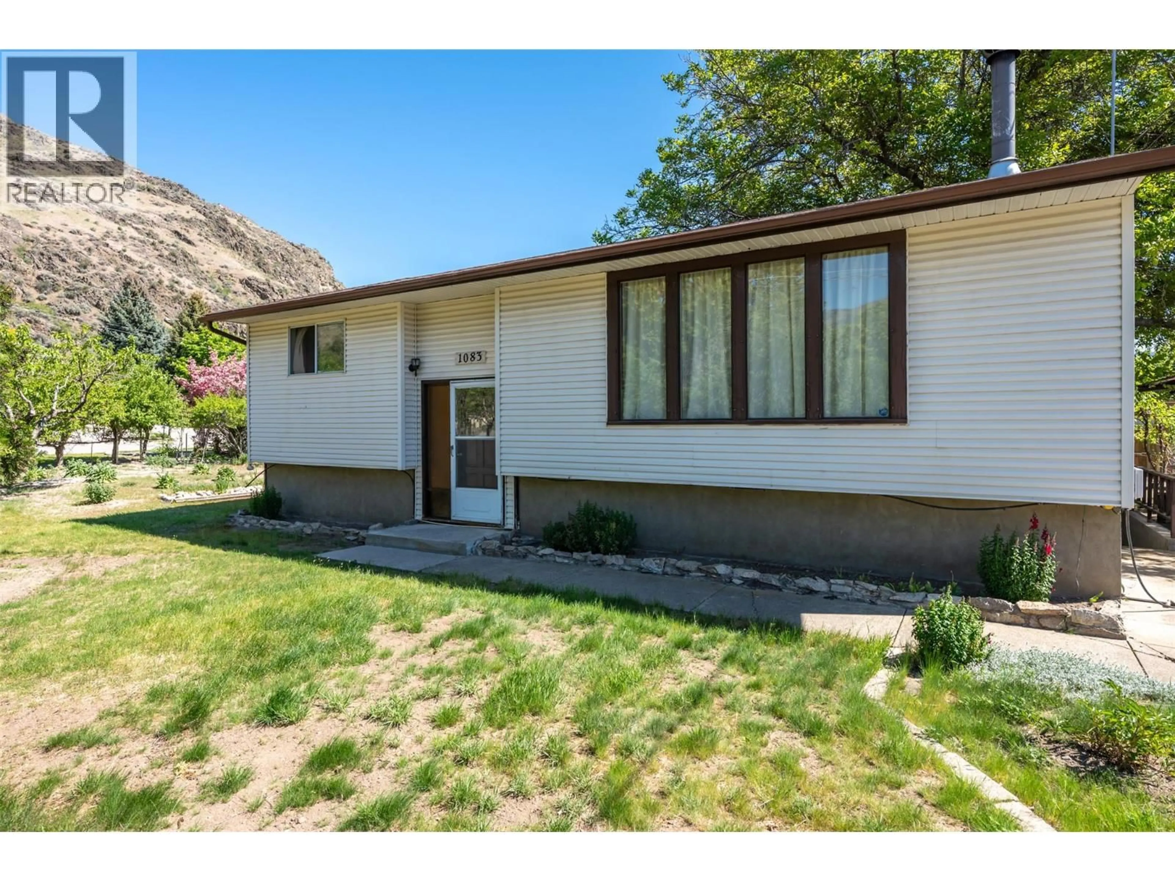 Home with vinyl exterior material, street for 1083 MORNINGSTAR ROAD, Oliver British Columbia V0H1T6