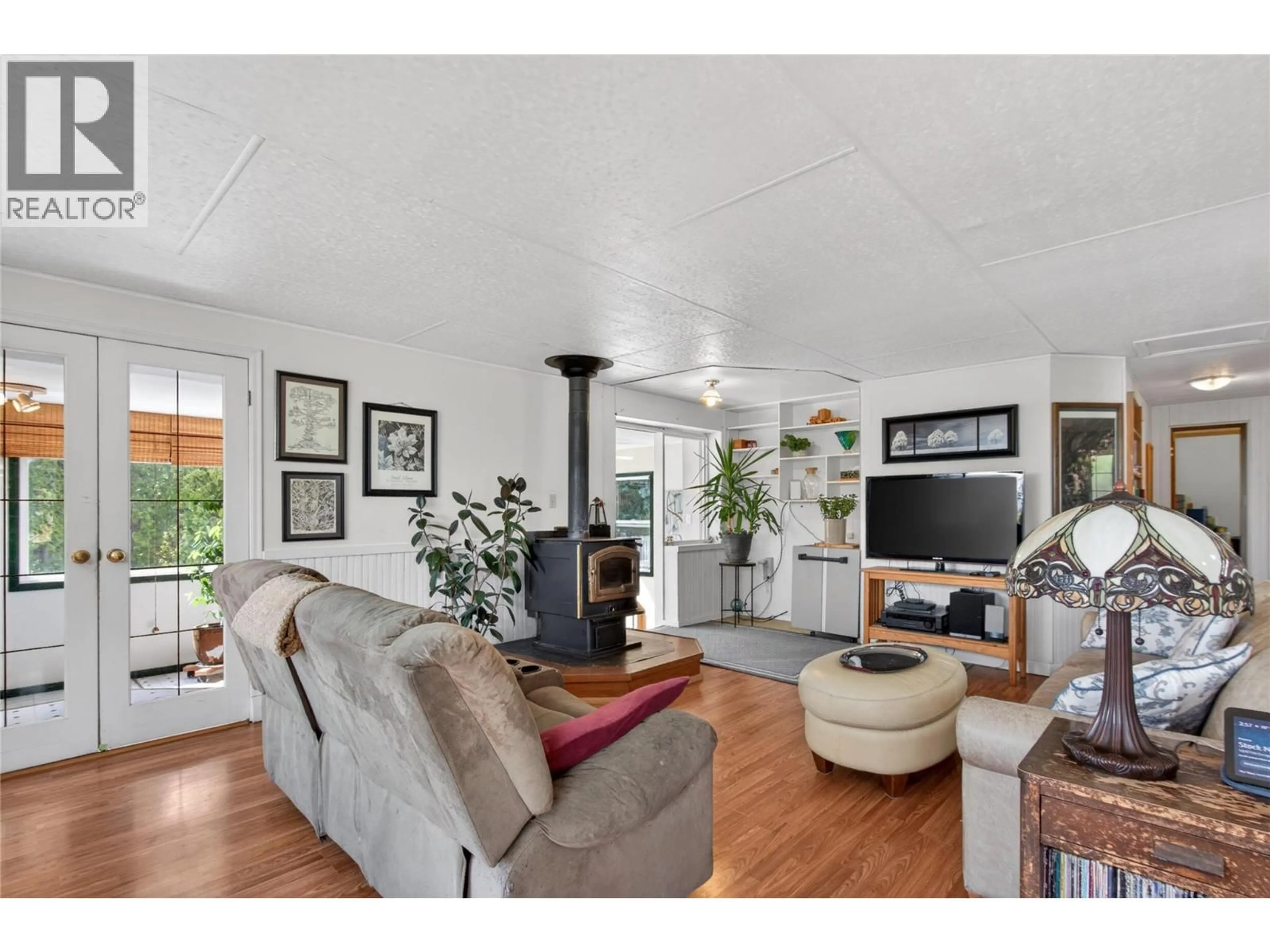 Living room with furniture, unknown for 905 LOWER DEBECK ROAD, Naramata British Columbia V0H1N1