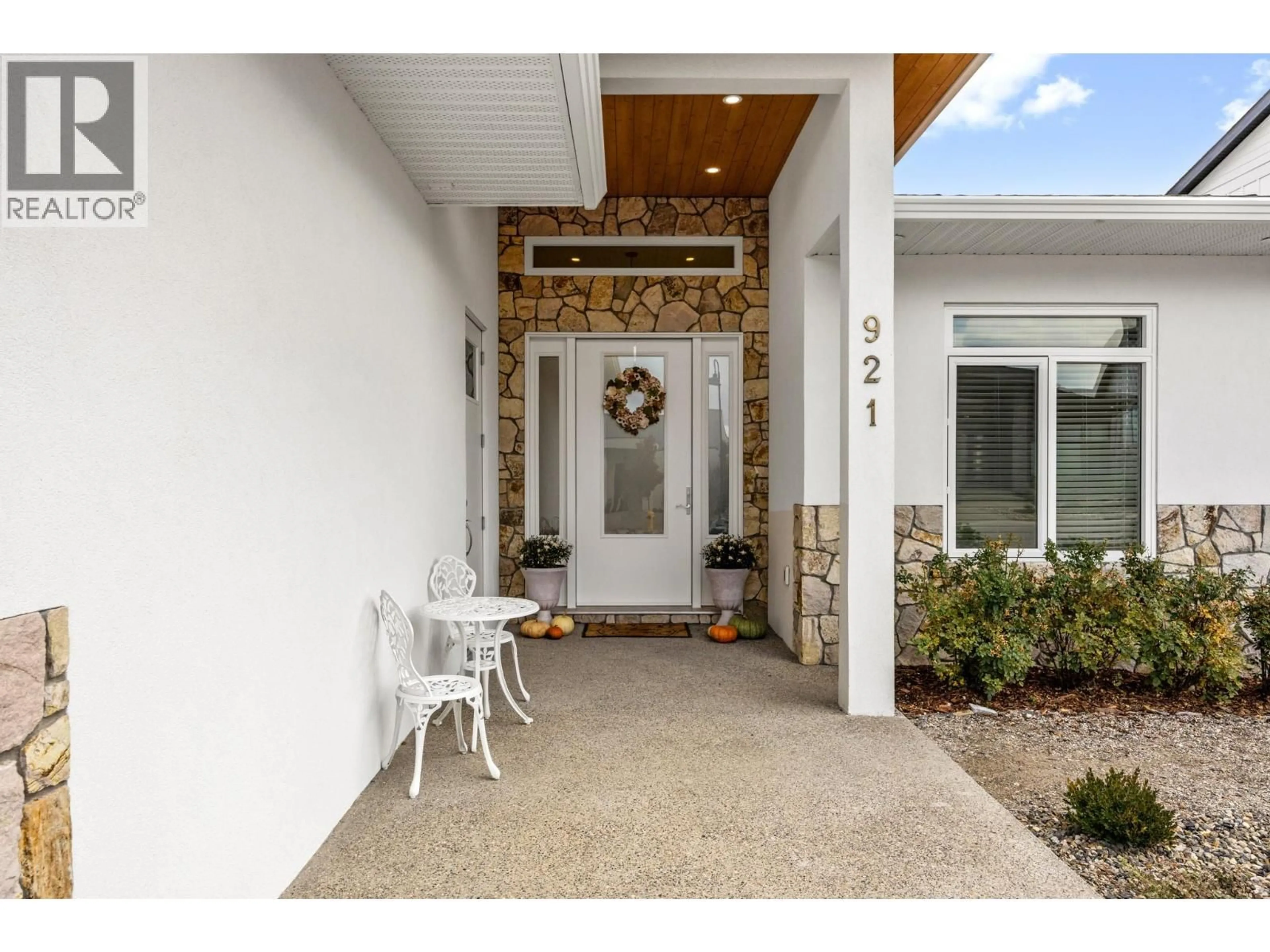 Indoor entryway for 921 MT GRIFFIN ROAD, Vernon British Columbia V1B2B6