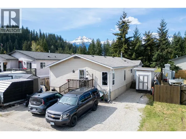 39 JOHNSON WAY, Revelstoke 3