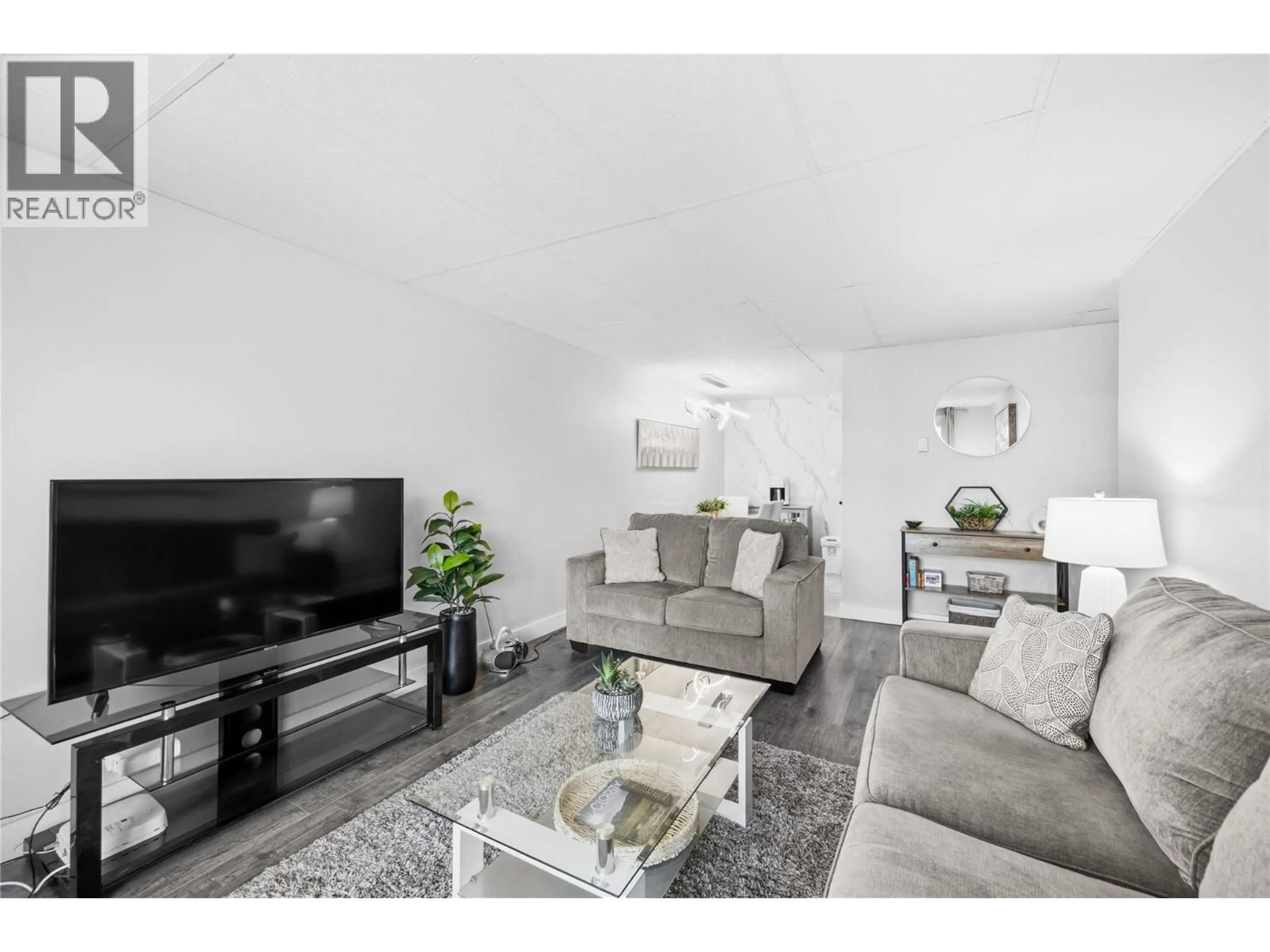 Living room with furniture, unknown for 207 - 922 DYNES AVENUE, Penticton British Columbia V2A1B8