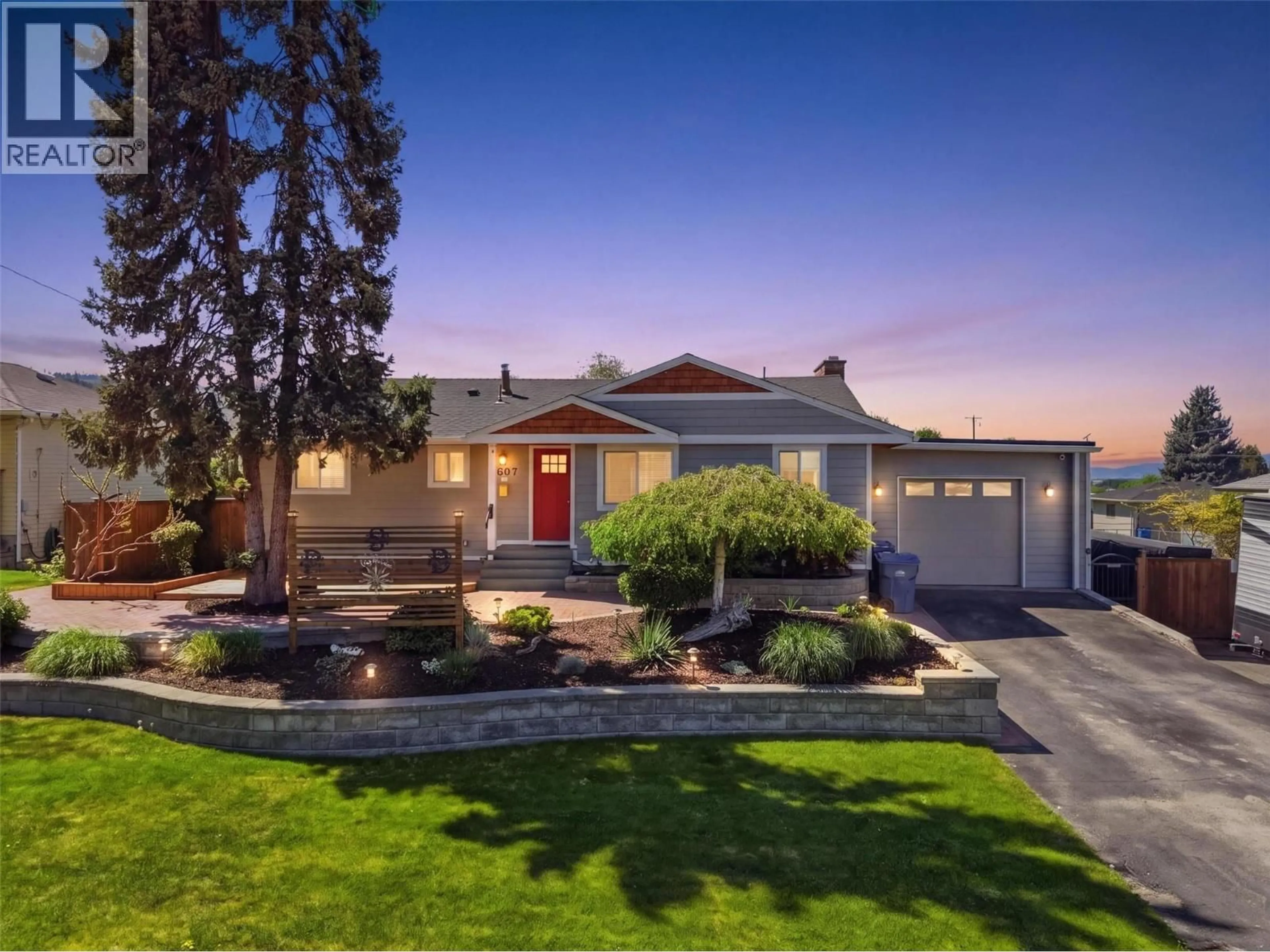 Home with vinyl exterior material, street for 1807 ORCHARD DRIVE, Kamloops British Columbia V2C4H1