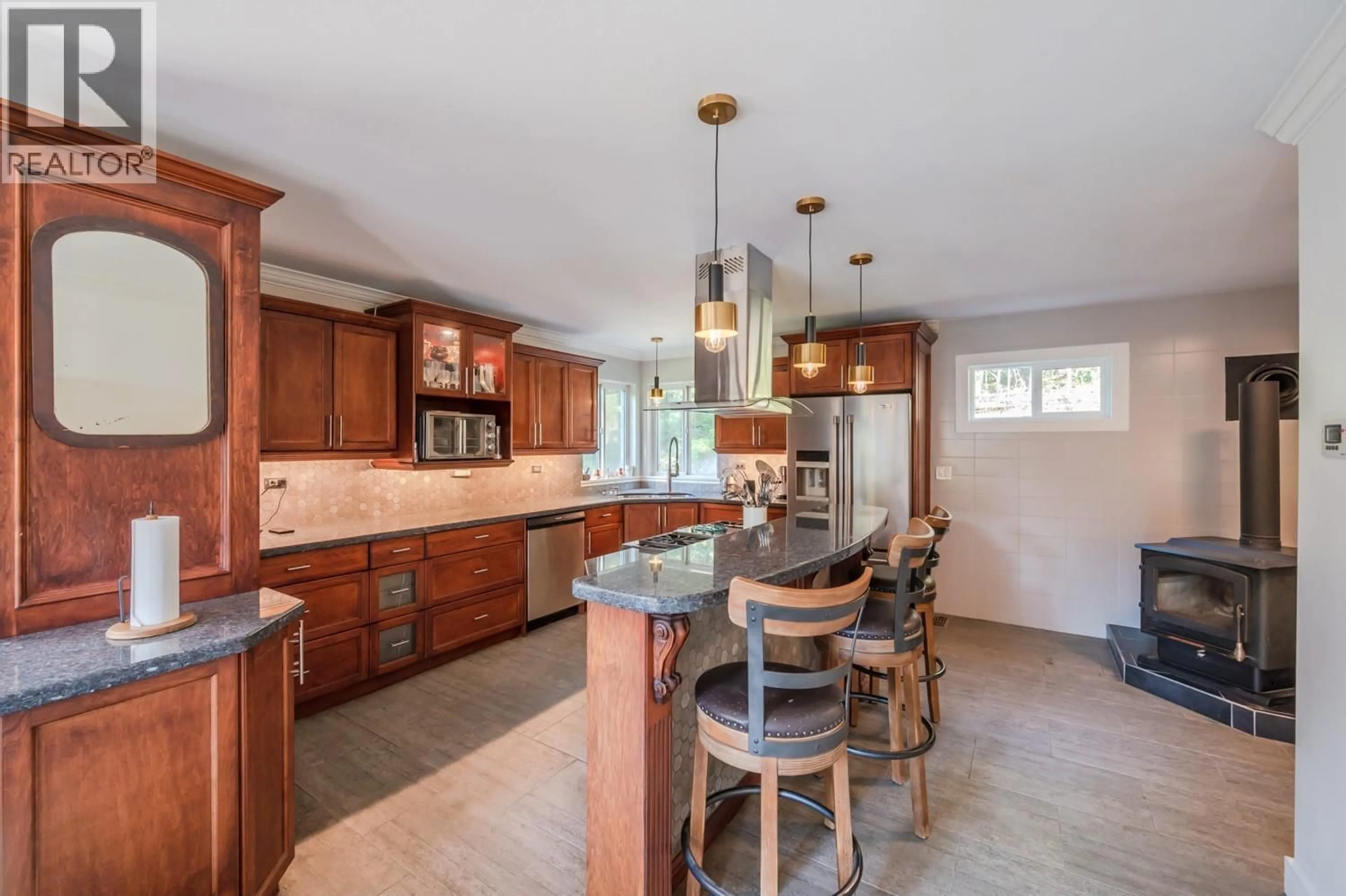 Open concept kitchen, ceramic/tile floor for 842 GRAND ORO ROAD, Kaleden British Columbia V0H1K0