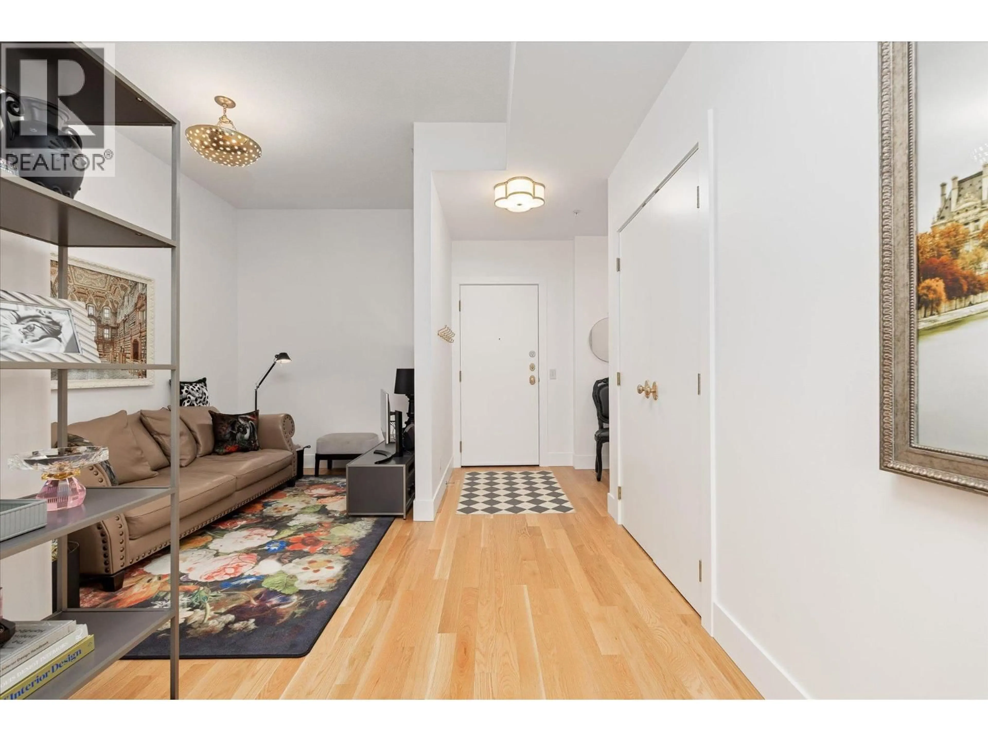 Indoor entryway for 1004 - 1395 ELLIS STREET, Kelowna British Columbia V1Y1Z9