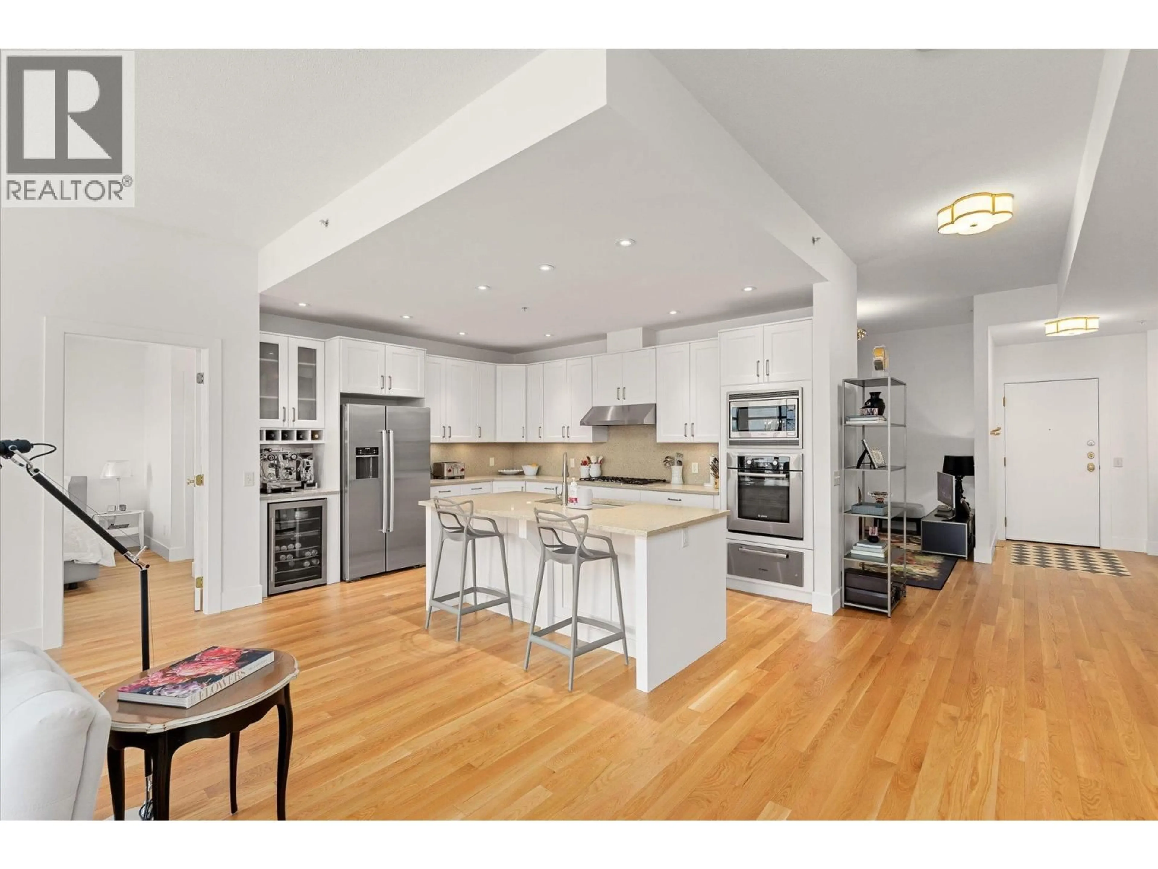 Open concept kitchen, wood/laminate floor for 1004 - 1395 ELLIS STREET, Kelowna British Columbia V1Y1Z9