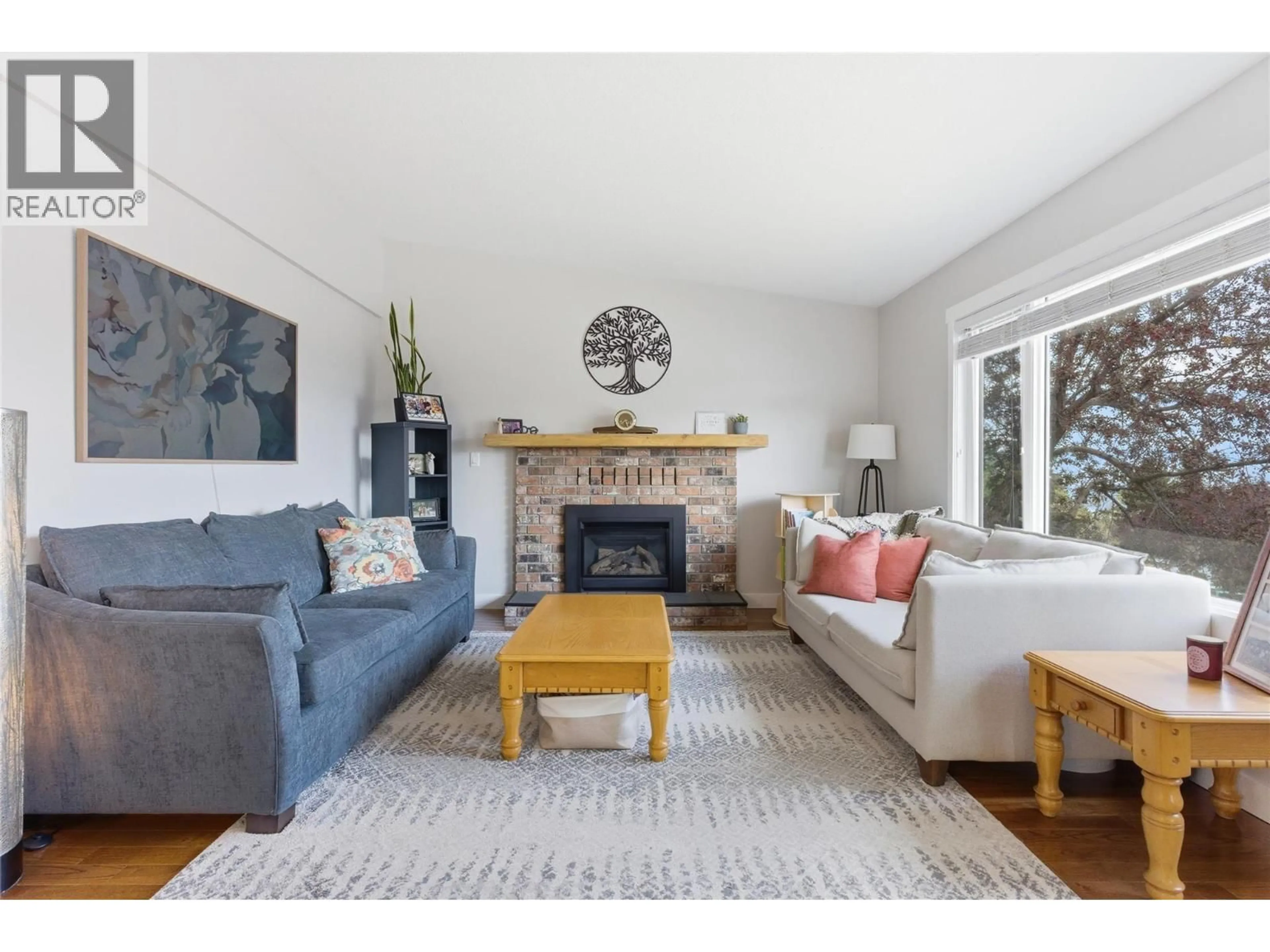 Living room with furniture, unknown for 849 FLEMING DRIVE, Kamloops British Columbia V1S1B6