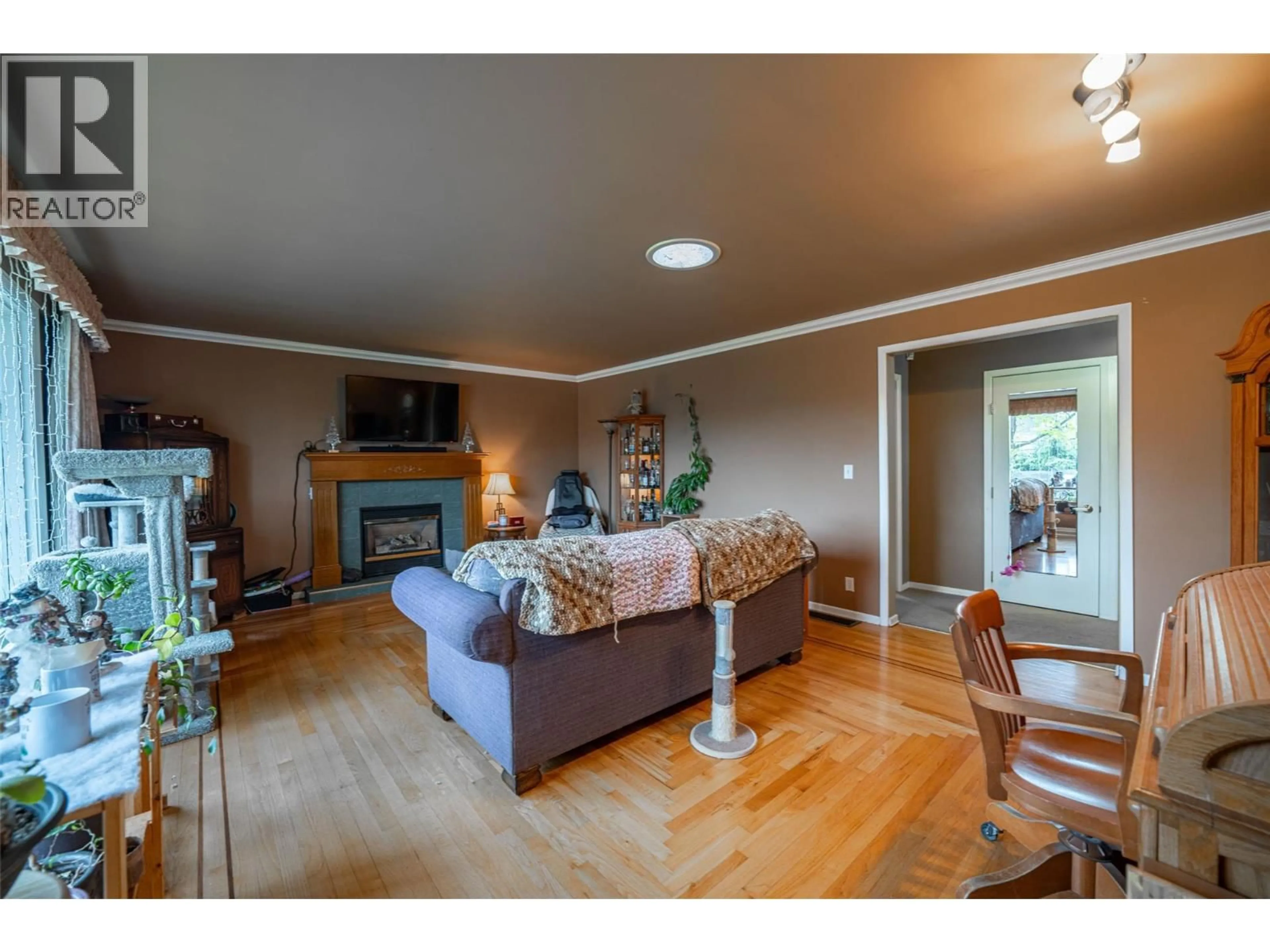 Living room with furniture, wood/laminate floor for 6 HIGHWAY, Coldstream British Columbia V1B3B6