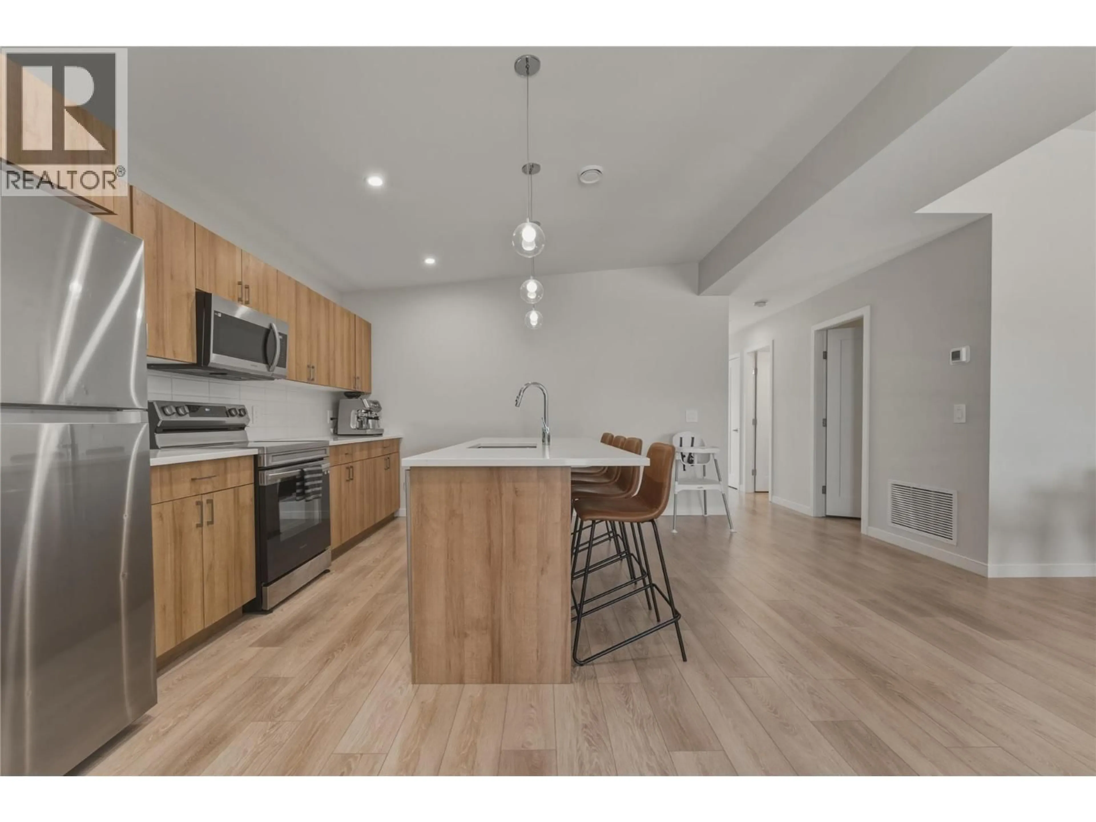 Open concept kitchen, wood/laminate floor for 32 - 8900 JIM BAILEY ROAD, Lake Country British Columbia V4V0B5