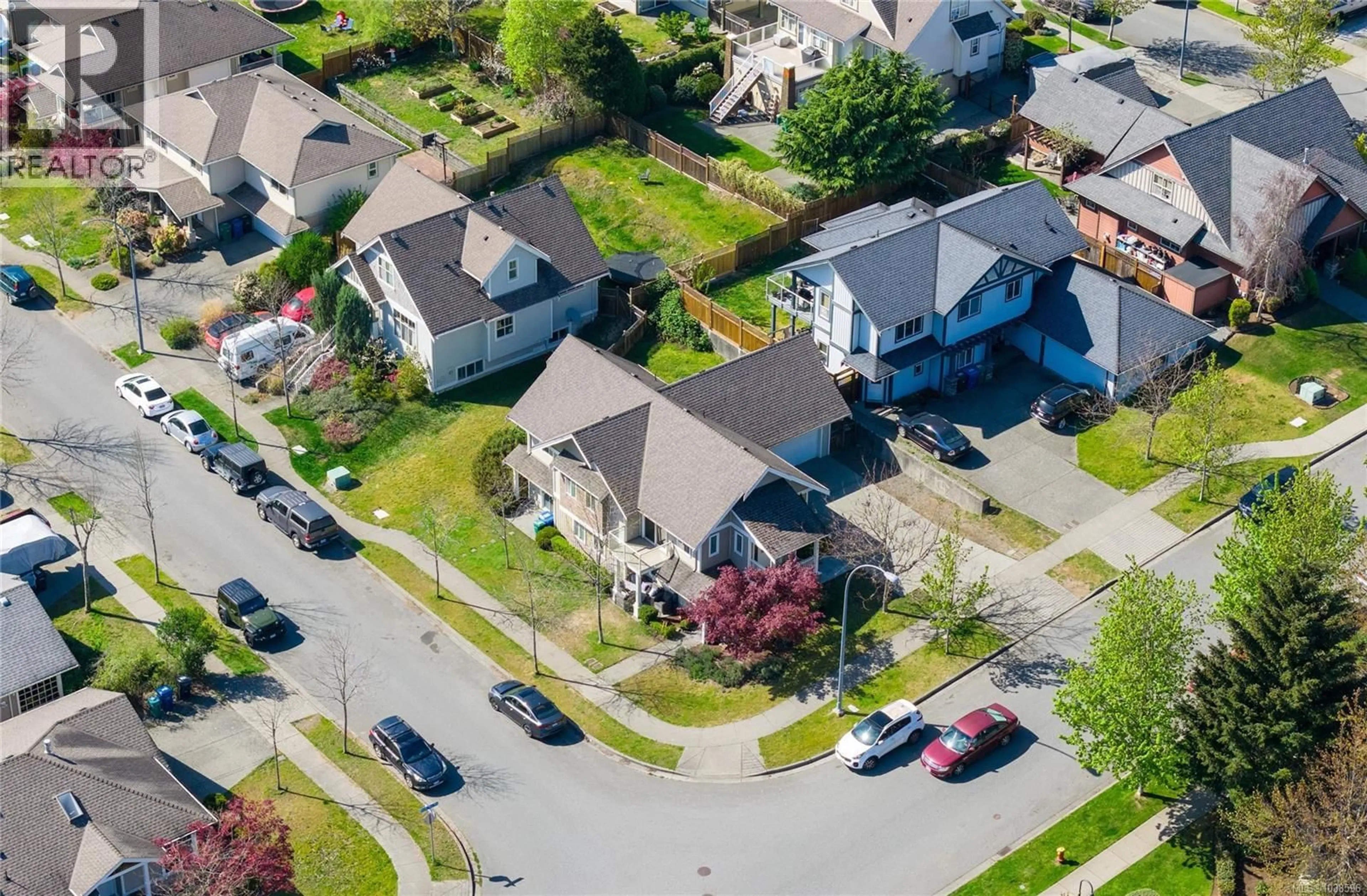 A pic from outside/outdoor area/front of a property/back of a property/a pic from drone, street for 921 SARUM RISE WAY, Nanaimo British Columbia V9R7C4