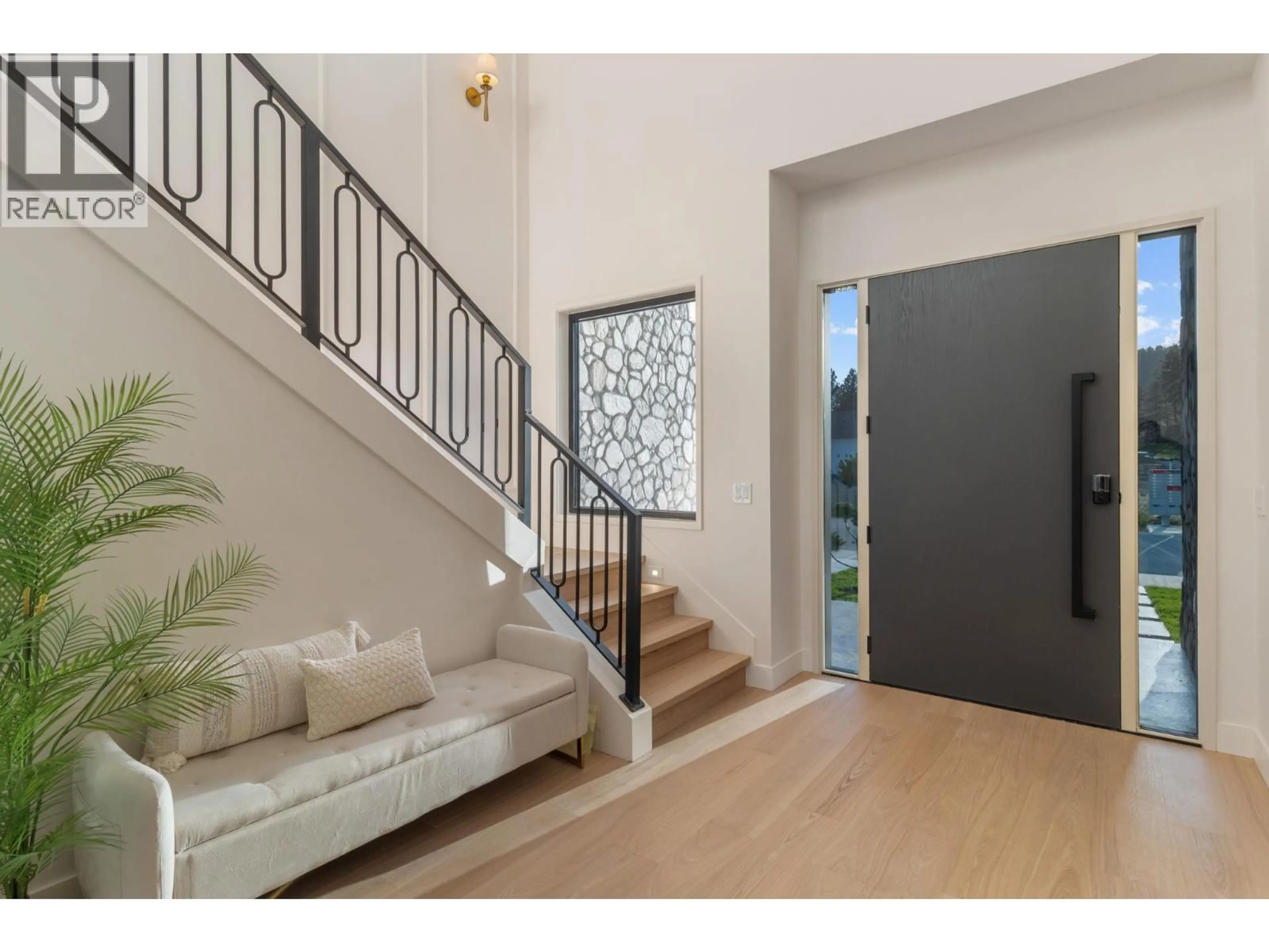 Indoor entryway for 3079 EAGLE BLUFF DRIVE, West Kelowna British Columbia V4T1Y3