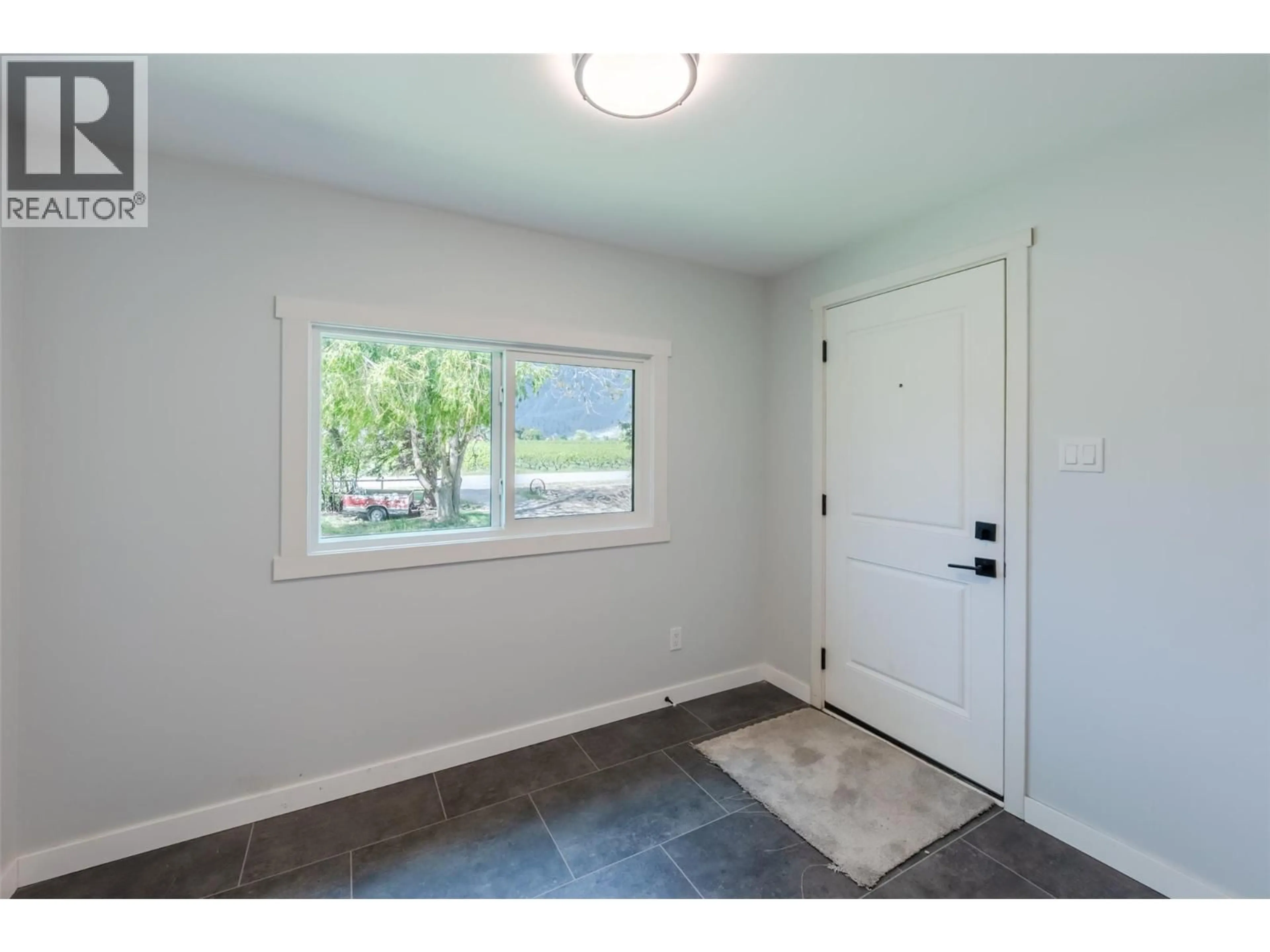 Indoor entryway for 624 COULTHARD ROAD, Cawston British Columbia V0X1C2