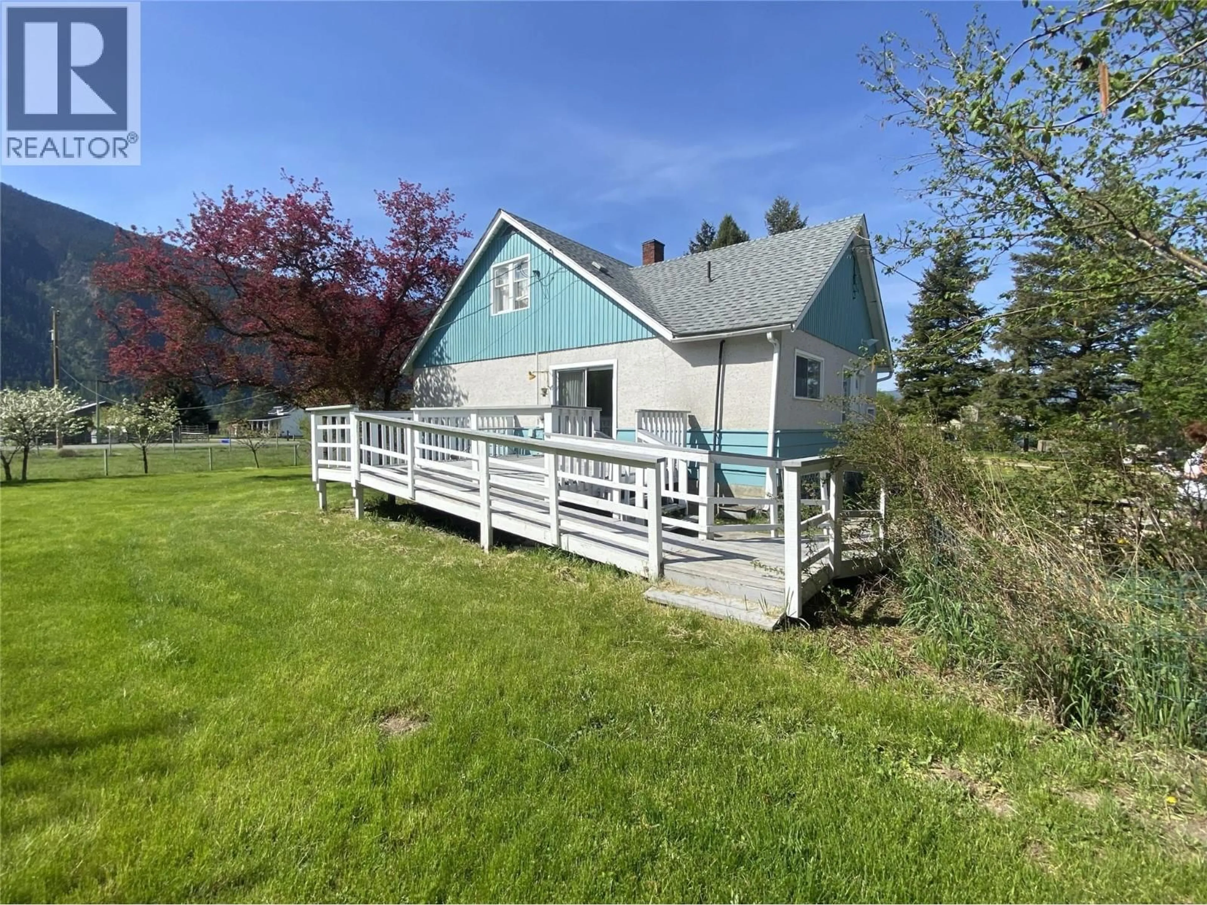 A pic from outside/outdoor area/front of a property/back of a property/a pic from drone, unknown for 555 CARSON ROAD, Grand Forks British Columbia V0H1H4