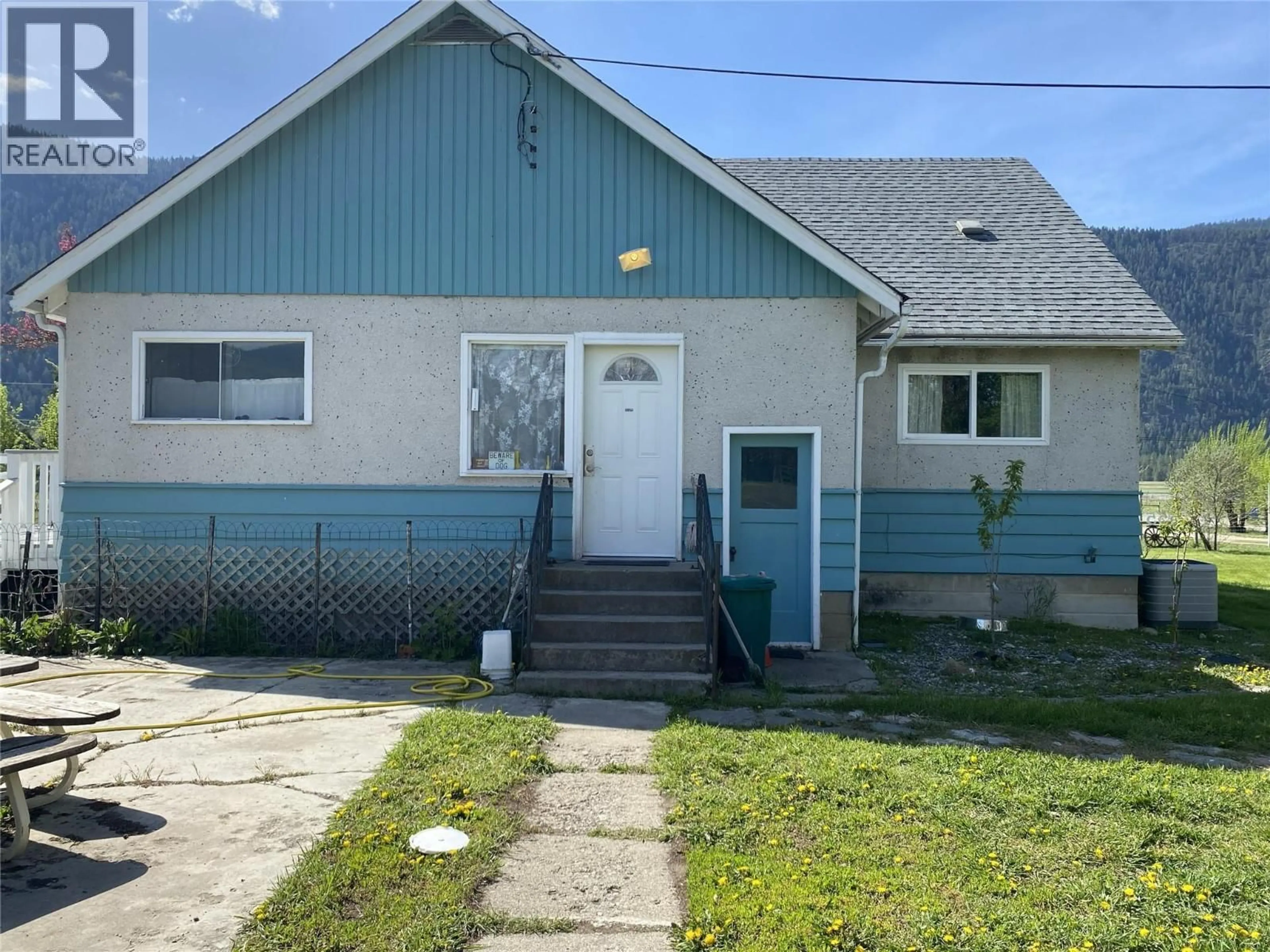 Home with vinyl exterior material, street for 555 CARSON ROAD, Grand Forks British Columbia V0H1H4
