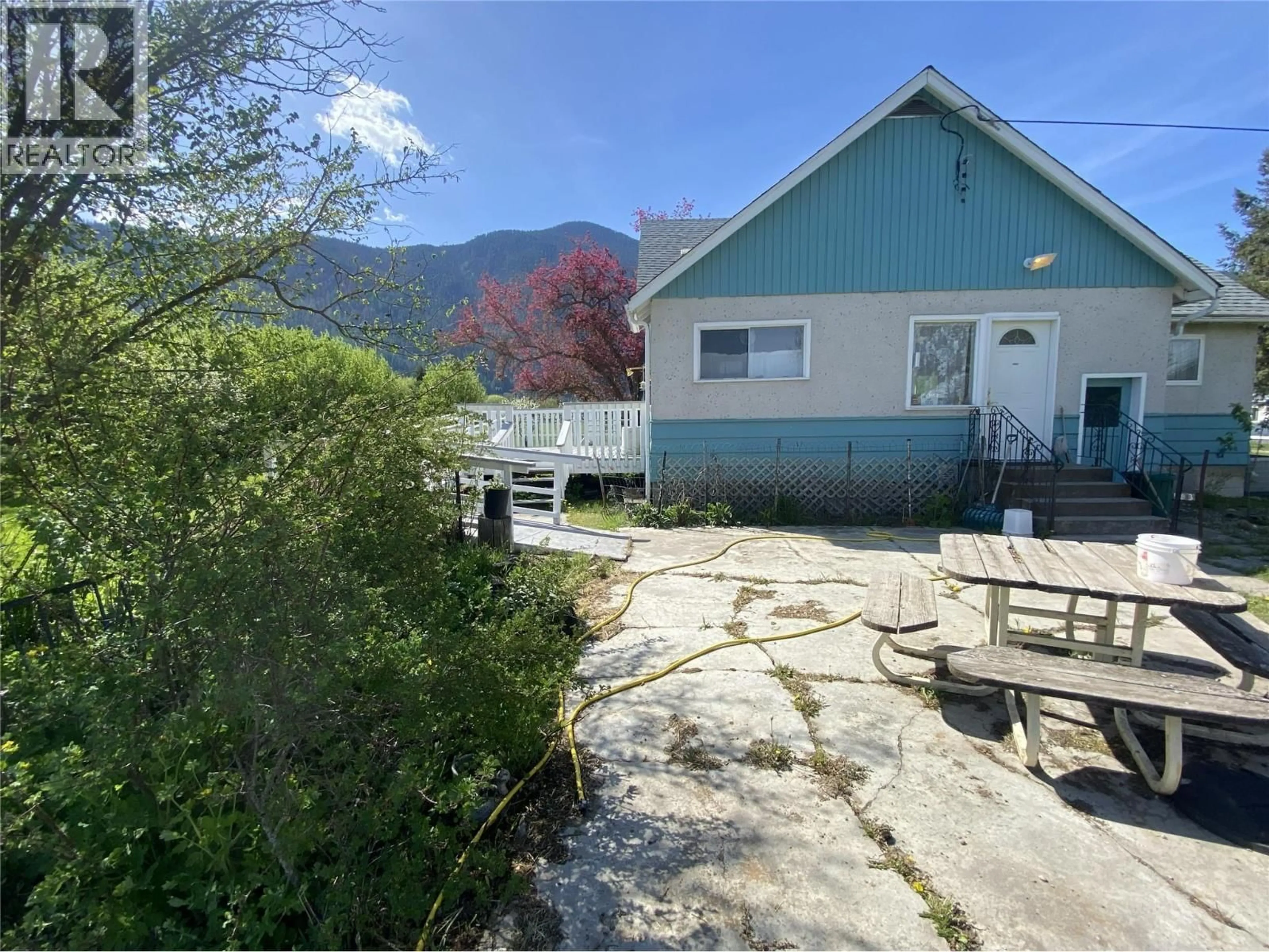 A pic from outside/outdoor area/front of a property/back of a property/a pic from drone, mountain view for 555 CARSON ROAD, Grand Forks British Columbia V0H1H4