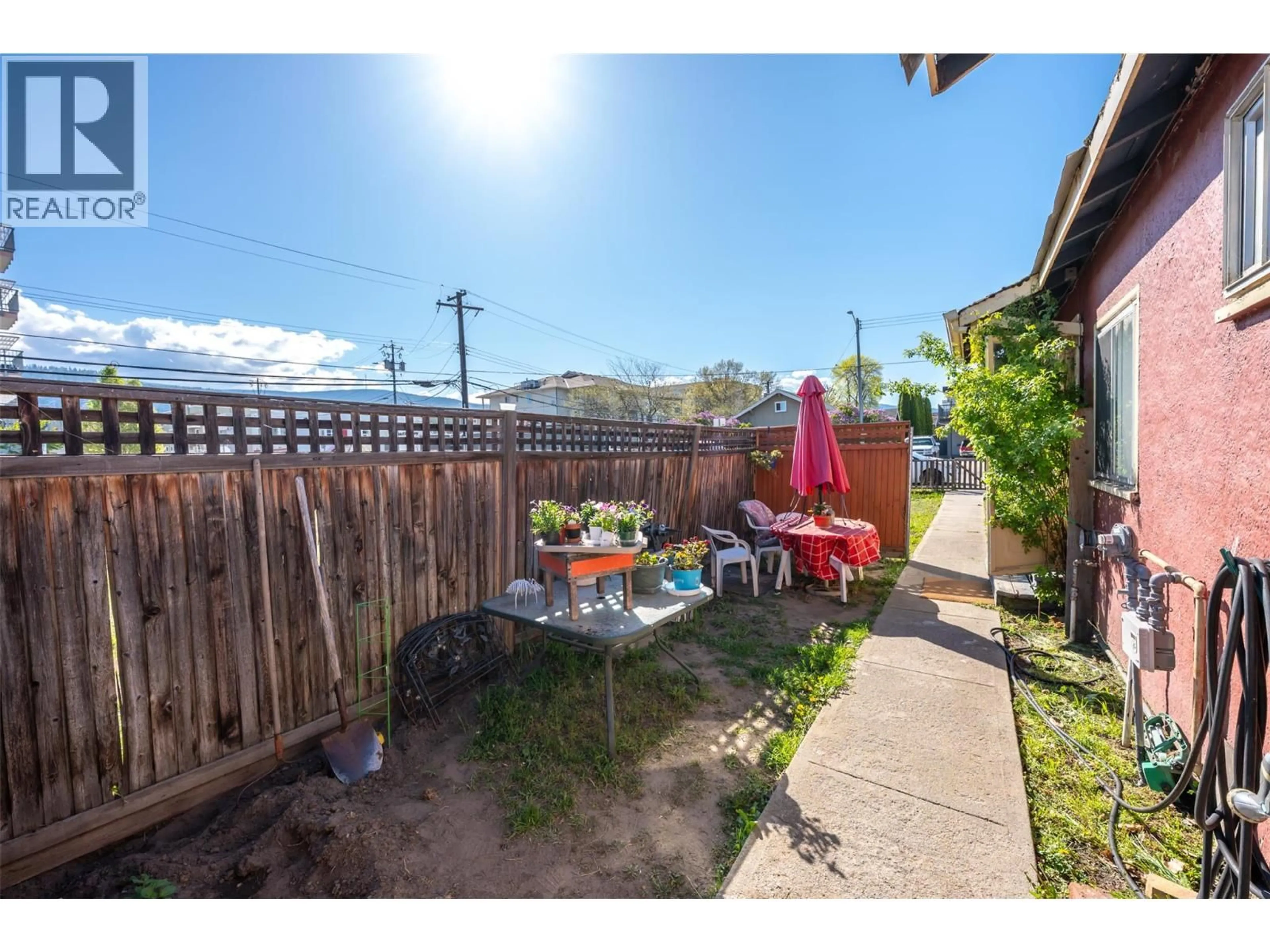 Patio, street for 329 NANAIMO AVENUE WEST, Penticton British Columbia V2A1N8