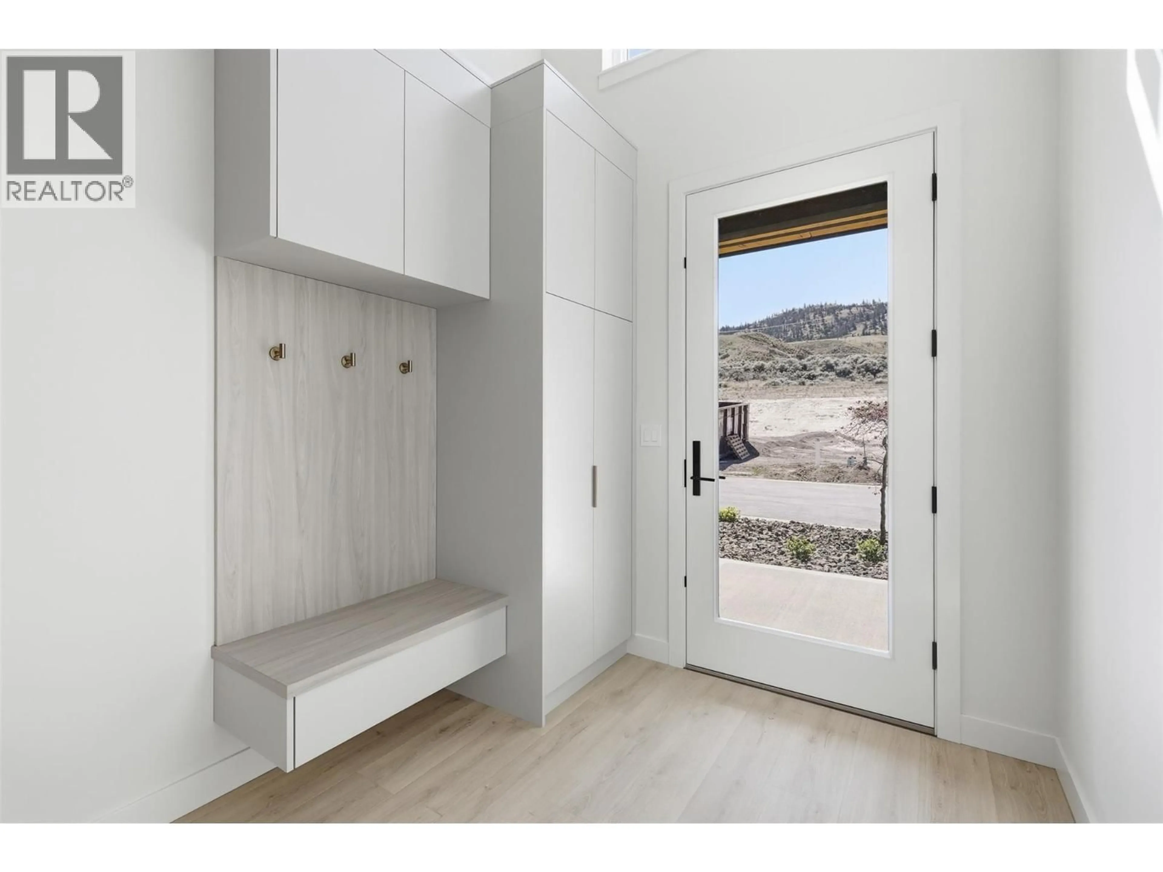 Indoor entryway for 329 - 38 RUE CHEVAL NOIR OTHER, Kamloops British Columbia V1S0G4