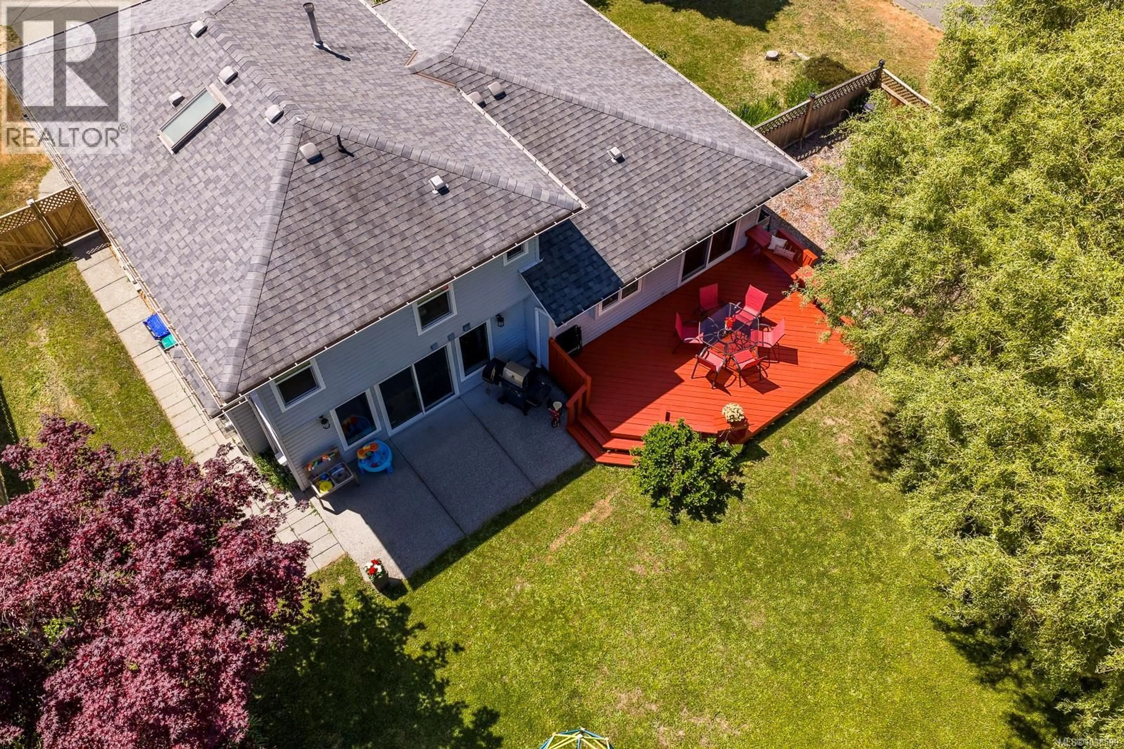 A pic from outside/outdoor area/front of a property/back of a property/a pic from drone, unknown for 1802 HAWK DRIVE, Courtenay British Columbia V9N8S4