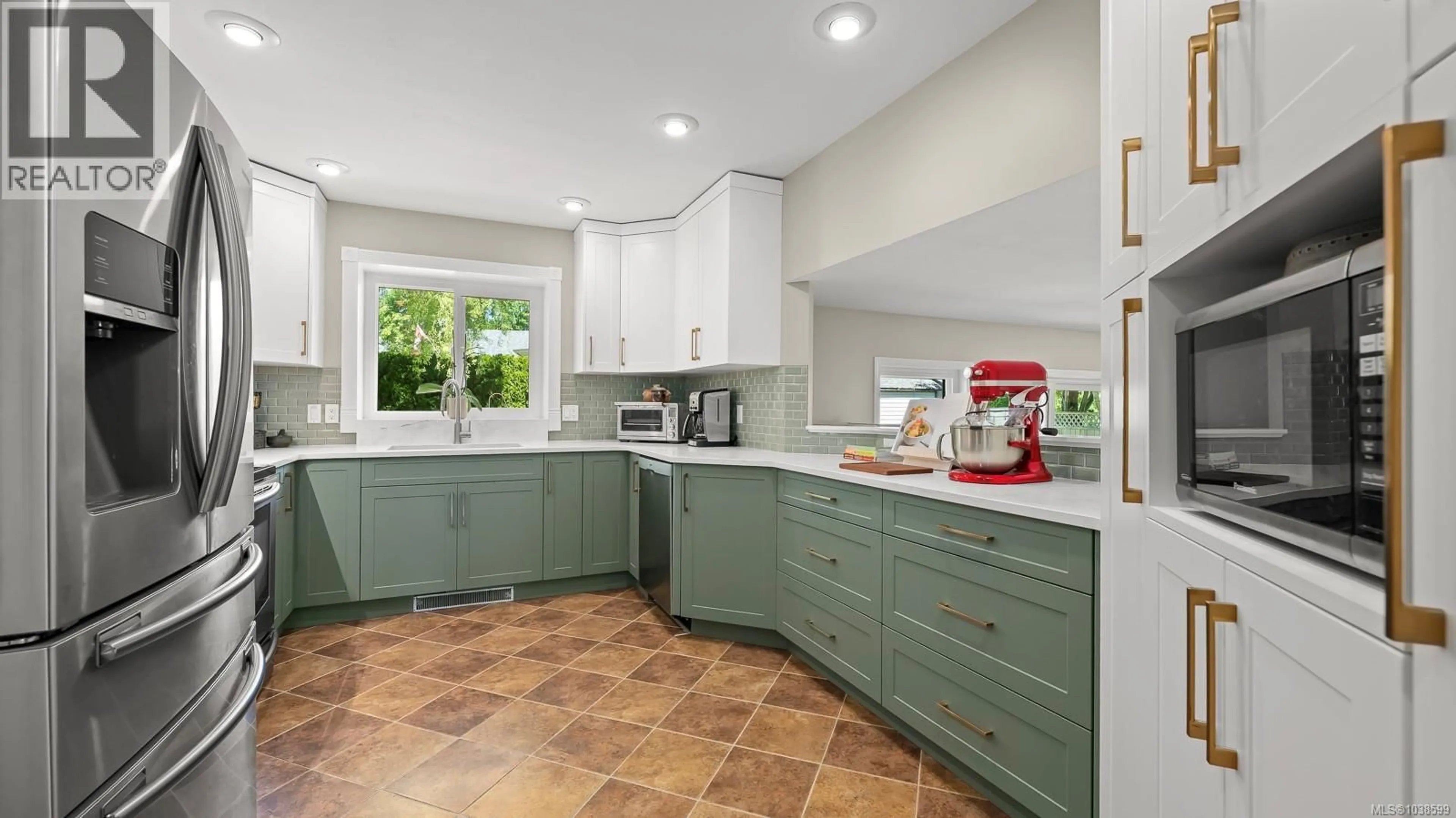 Open concept kitchen, ceramic/tile floor for 1802 HAWK DRIVE, Courtenay British Columbia V9N8S4