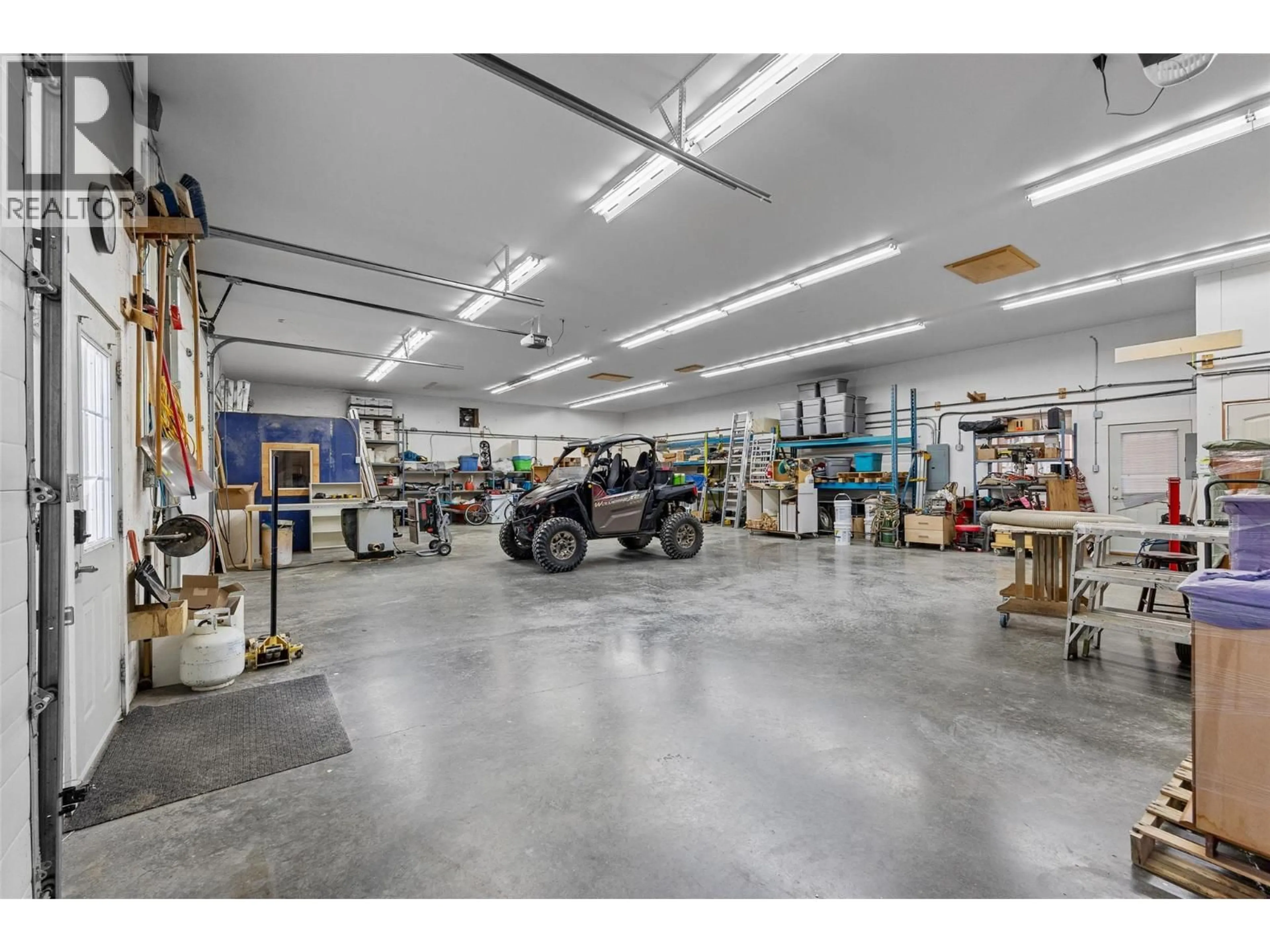 Indoor garage for 1685 BOONE COURT, Kelowna British Columbia V1P1H7