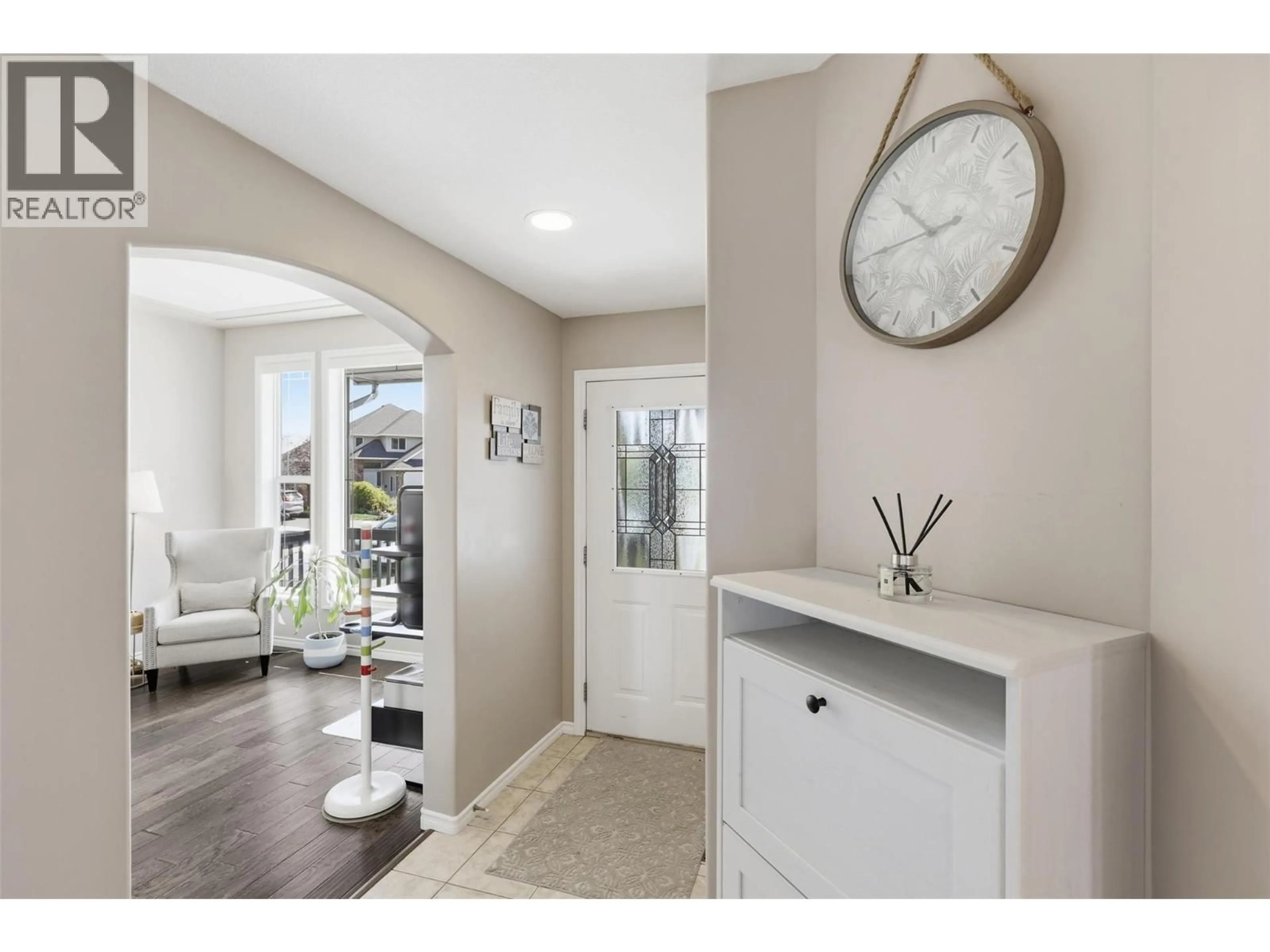 Indoor entryway for 827 BRAMBLE PLACE, Kamloops British Columbia V1S1Y6