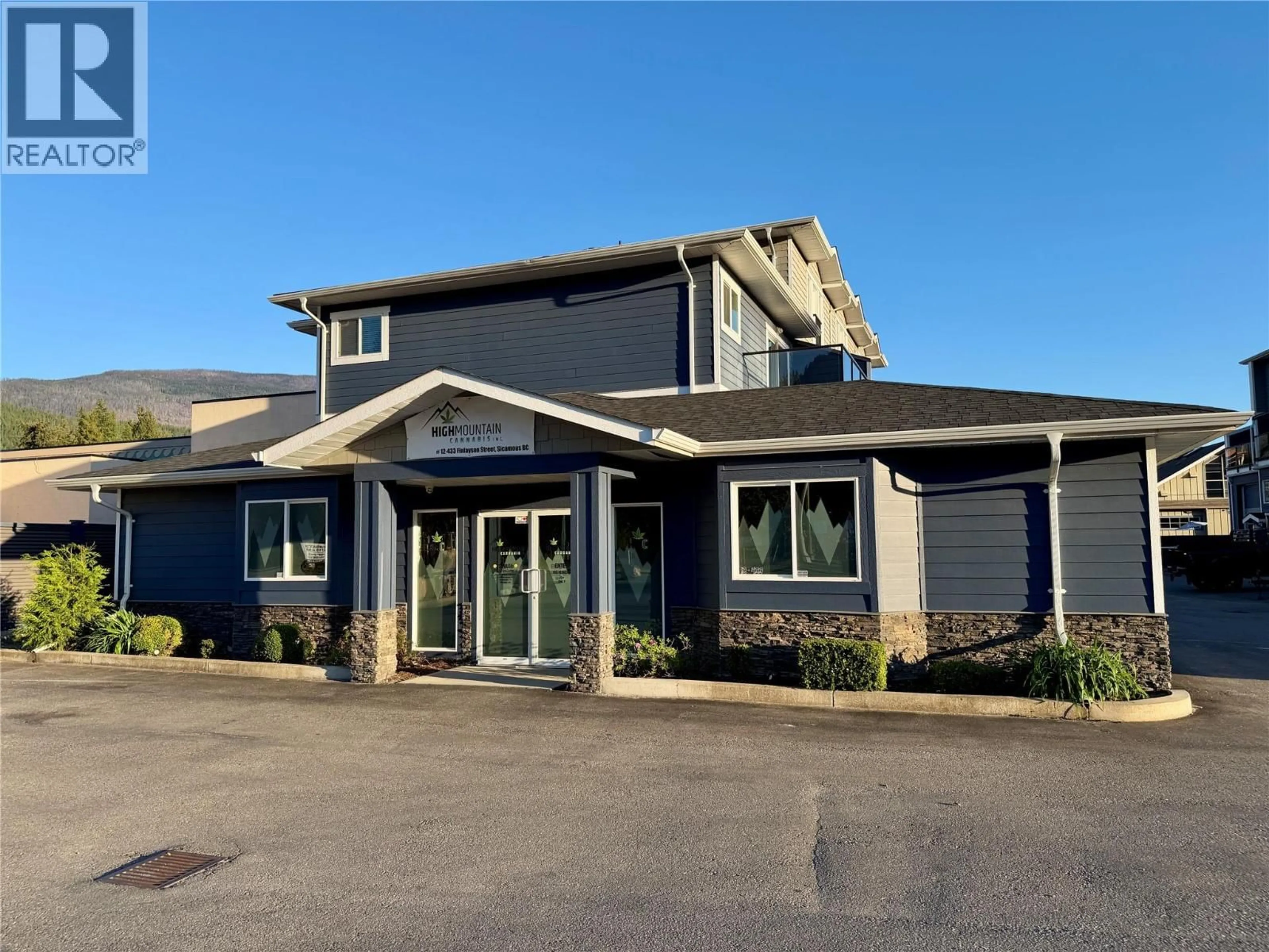 Home with vinyl exterior material, building for 12 - 433 FINLAYSON STREET, Sicamous British Columbia V0E2V0