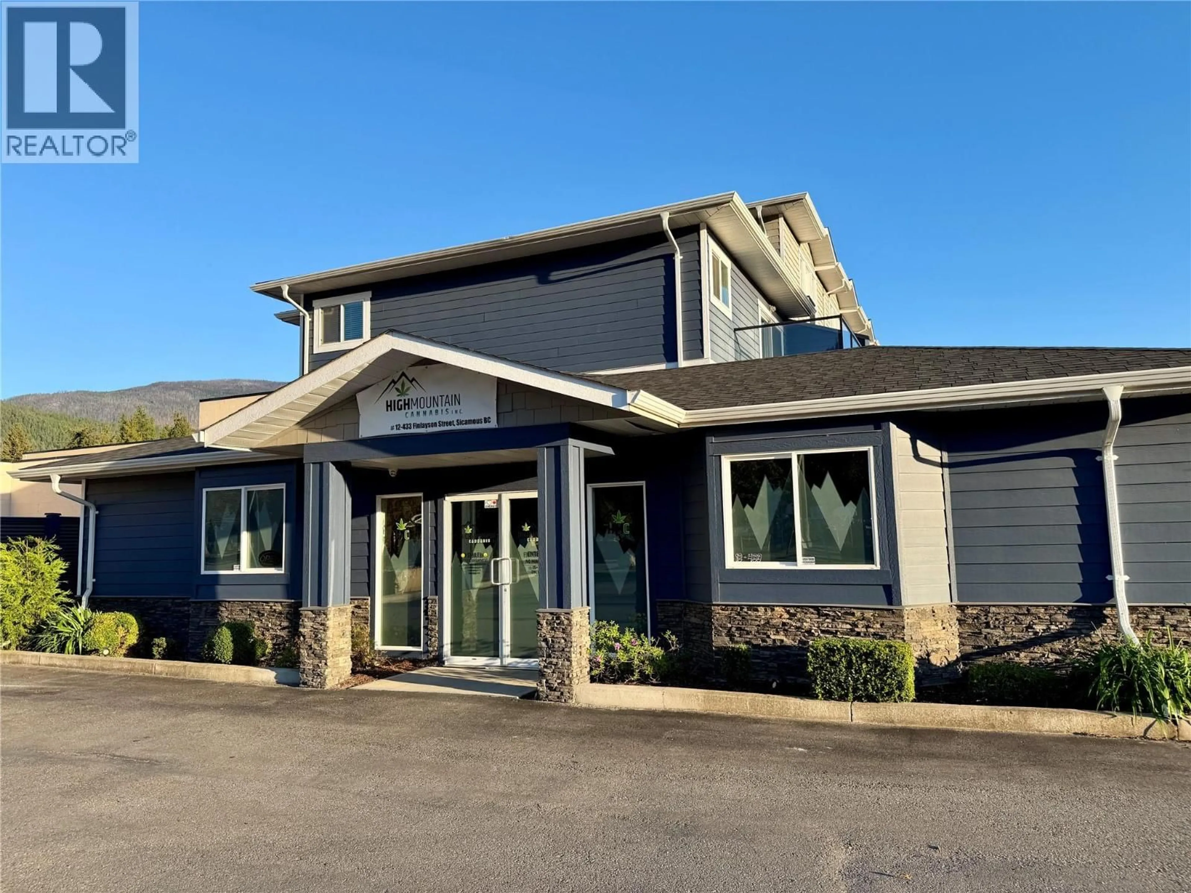 Home with vinyl exterior material, building for 12 - 433 FINLAYSON STREET, Sicamous British Columbia V0E2V0