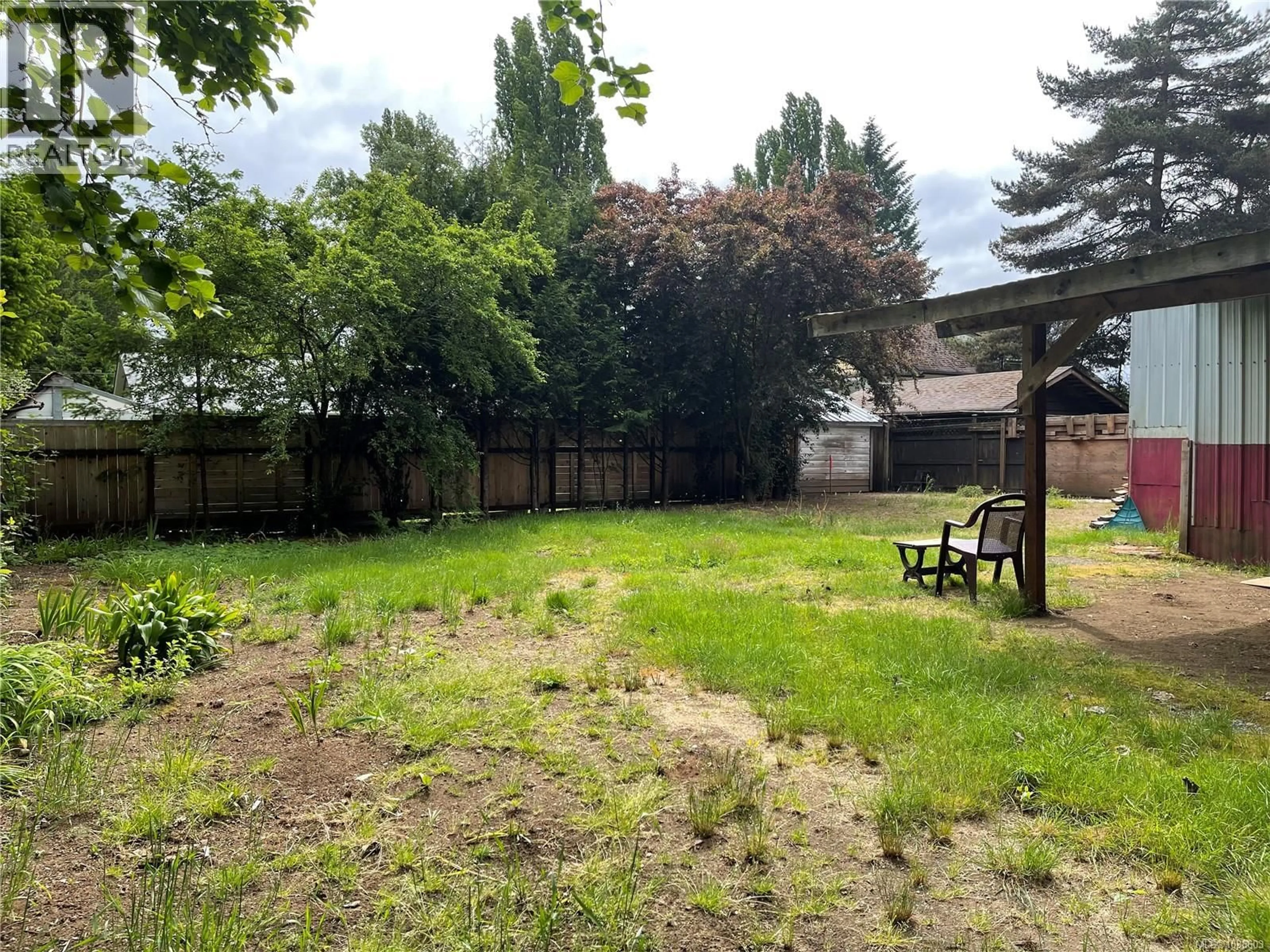 A pic from outside/outdoor area/front of a property/back of a property/a pic from drone, unknown for 5543 PARK PLACE, Port Alberni British Columbia V9Y7K1