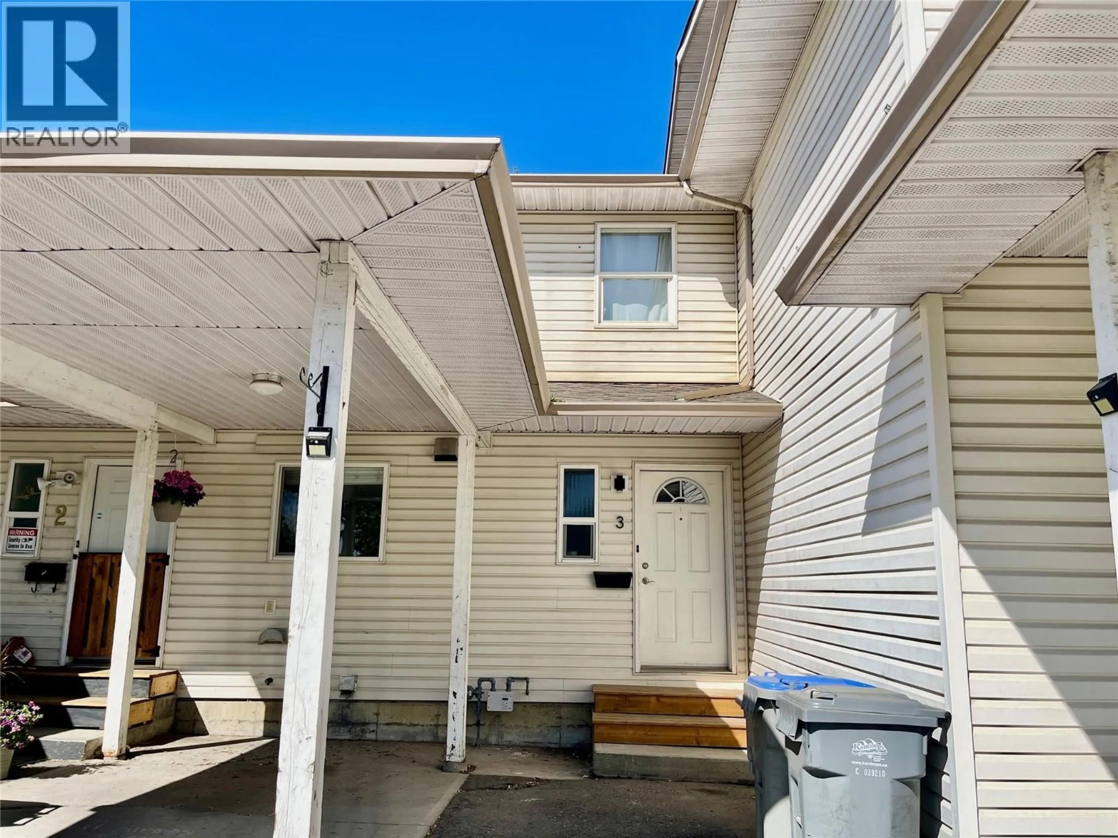 Home with vinyl exterior material, street for 3 - 790 HOLT STREET, Kamloops British Columbia V2B5G4