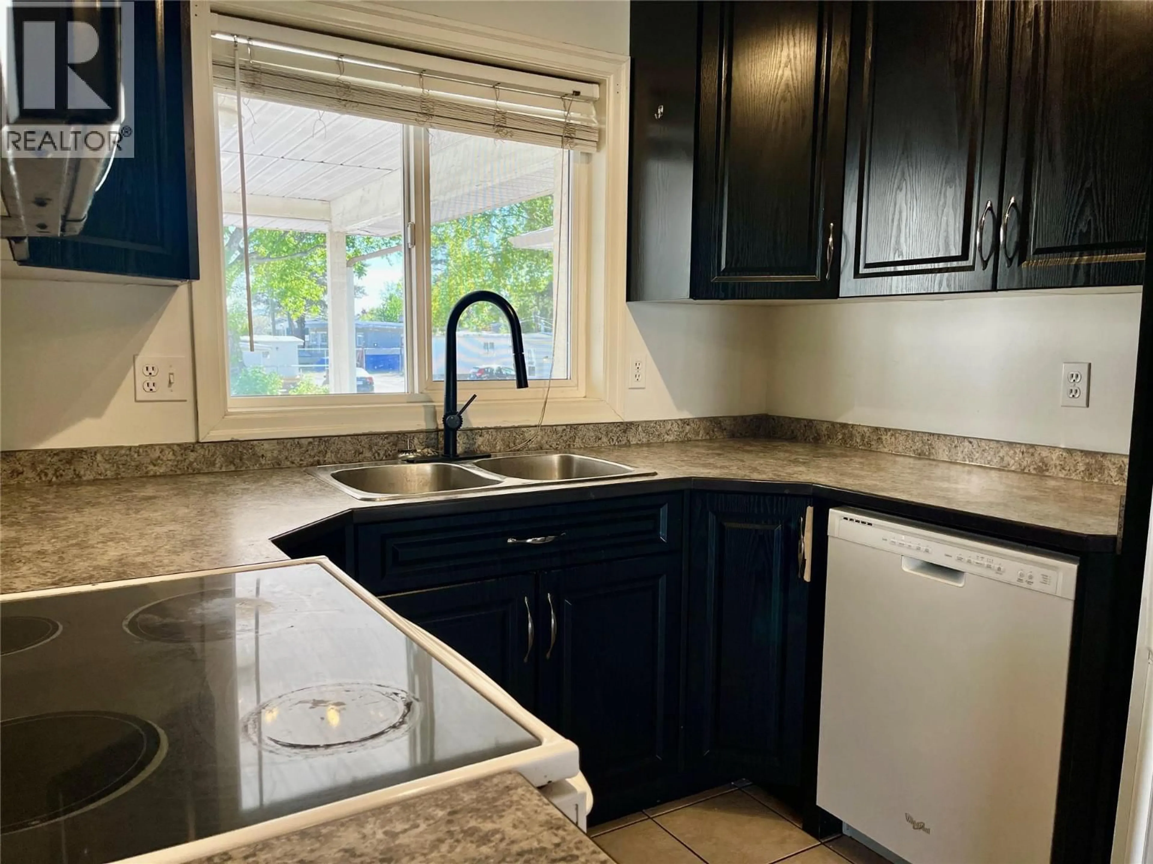 Standard kitchen, ceramic/tile floor for 3 - 790 HOLT STREET, Kamloops British Columbia V2B5G4
