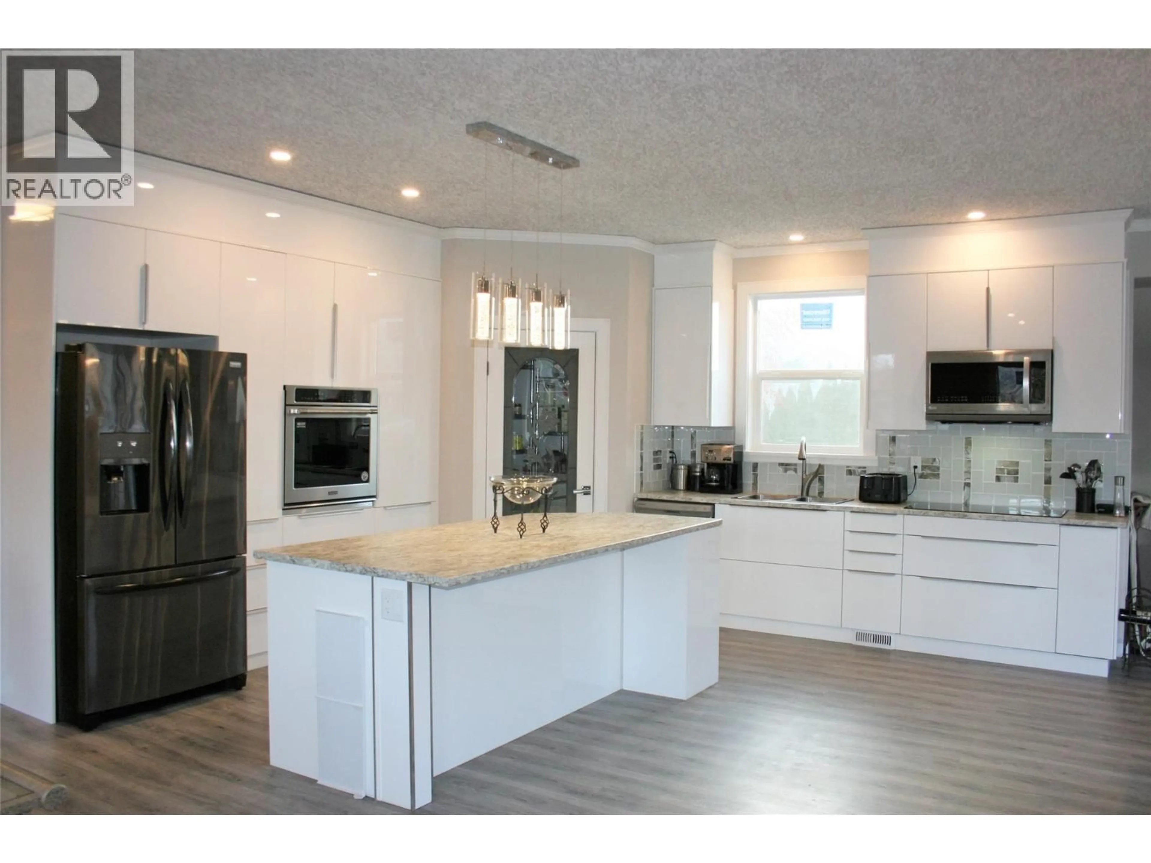 Open concept kitchen, unknown for 651/653 STANSFIELD ROAD, Kamloops British Columbia V2B6M2