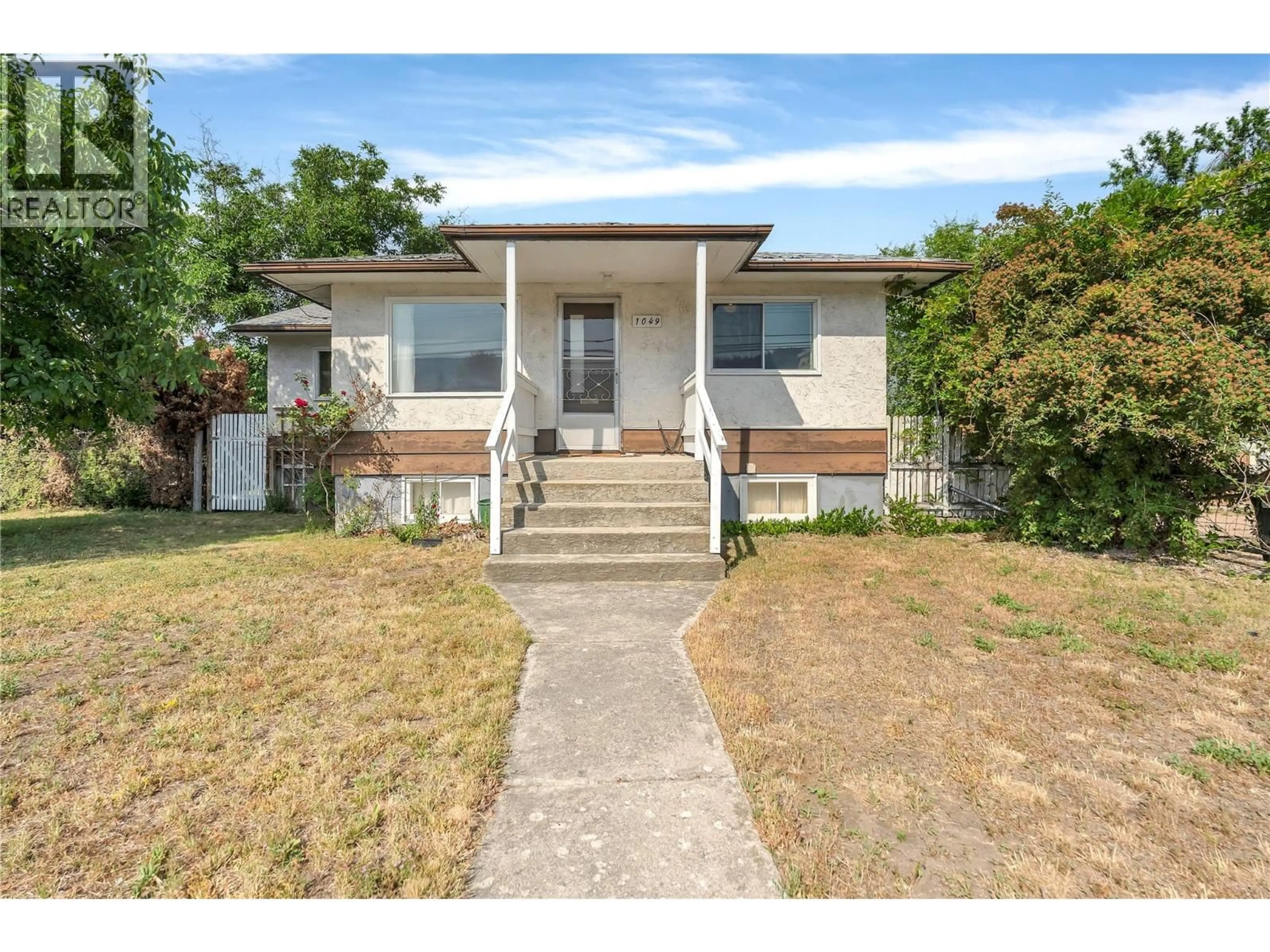 A pic from outside/outdoor area/front of a property/back of a property/a pic from drone, street for 1049 GOVERNMENT STREET, Penticton British Columbia V2A4T9