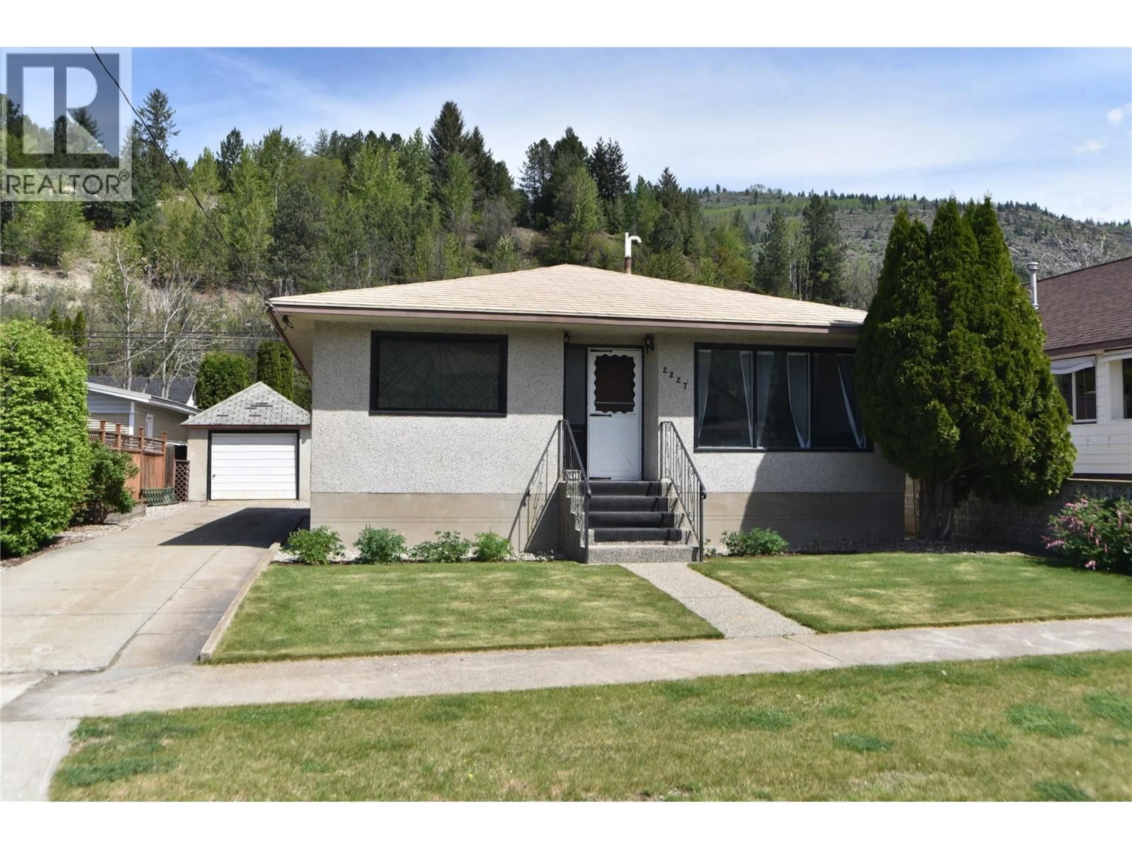 Home with vinyl exterior material, street for 2227 SEVENTH AVENUE, Trail British Columbia V1R3C8