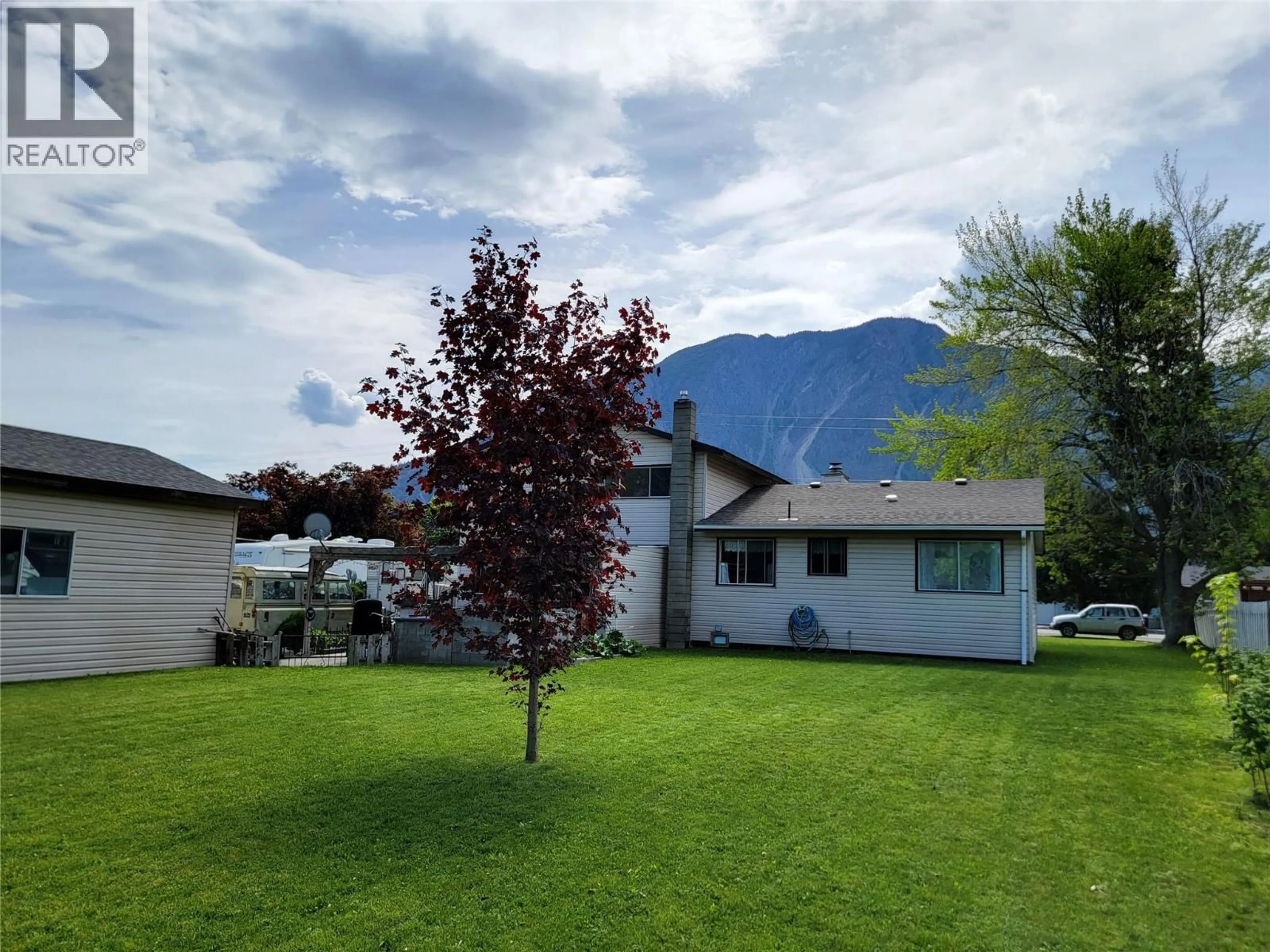 A pic from outside/outdoor area/front of a property/back of a property/a pic from drone, mountain view for 430 2ND AVENUE, Keremeos British Columbia V0X1N2