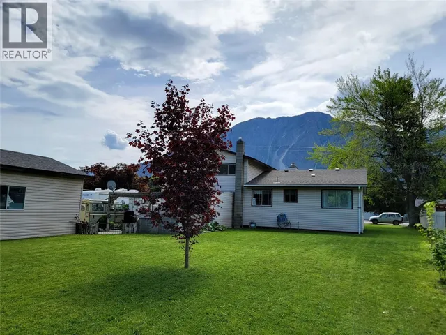 430 2ND AVENUE, Keremeos 3
