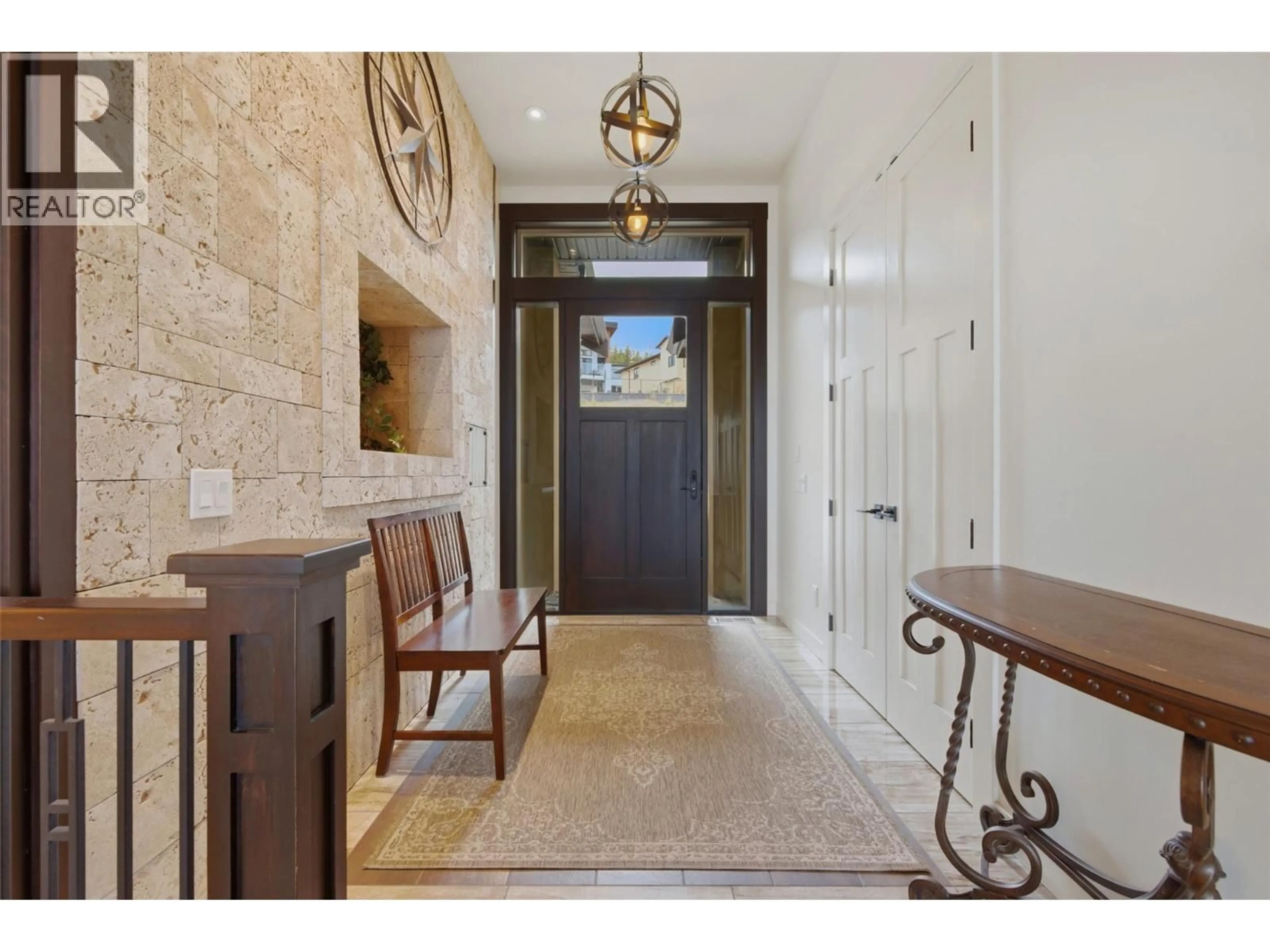 Indoor entryway for 2200 CORTINA DRIVE, Kelowna British Columbia V1P1V1