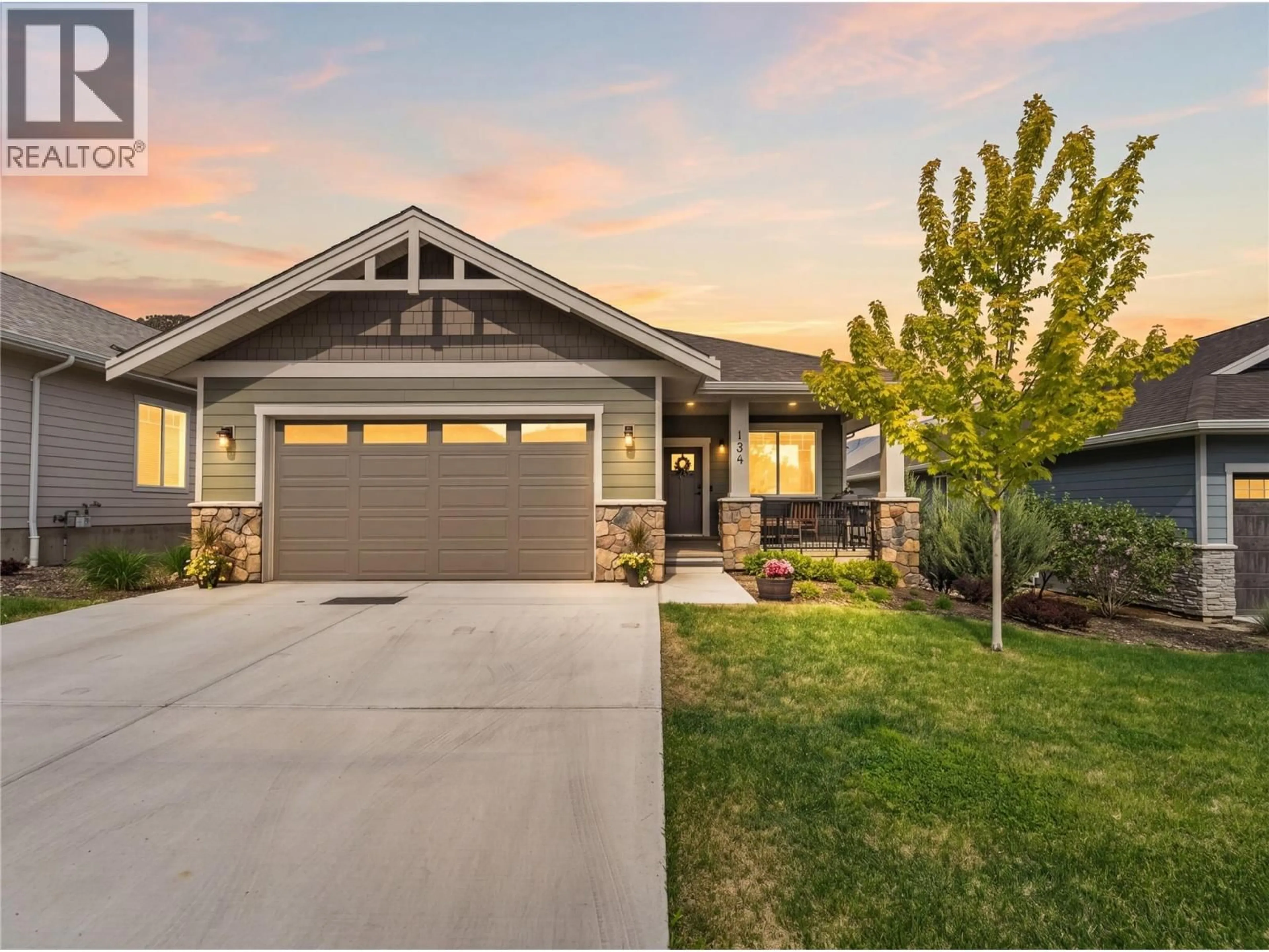 Home with vinyl exterior material, street for 134 - 200 GRAND BOULEVARD, Kamloops British Columbia V2C0H3