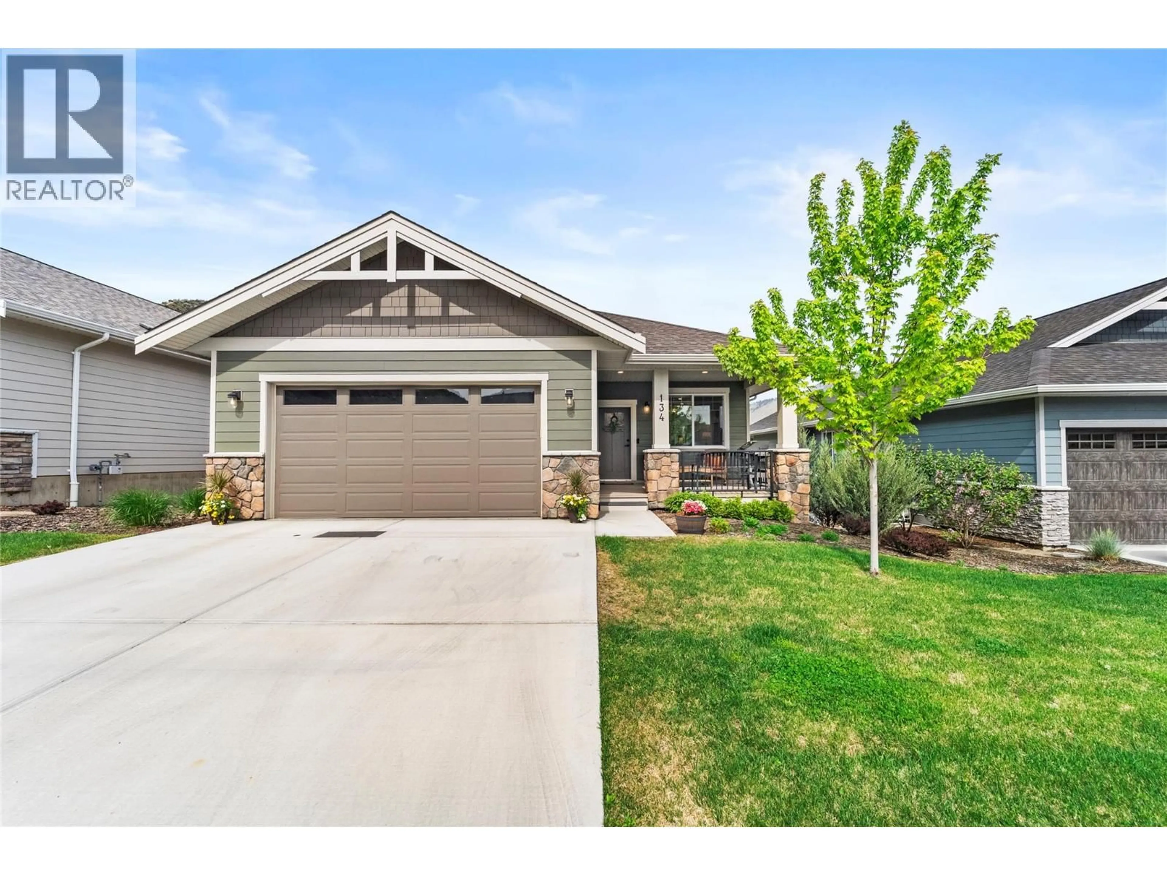 Home with vinyl exterior material, street for 134 - 200 GRAND BOULEVARD, Kamloops British Columbia V2C0H3