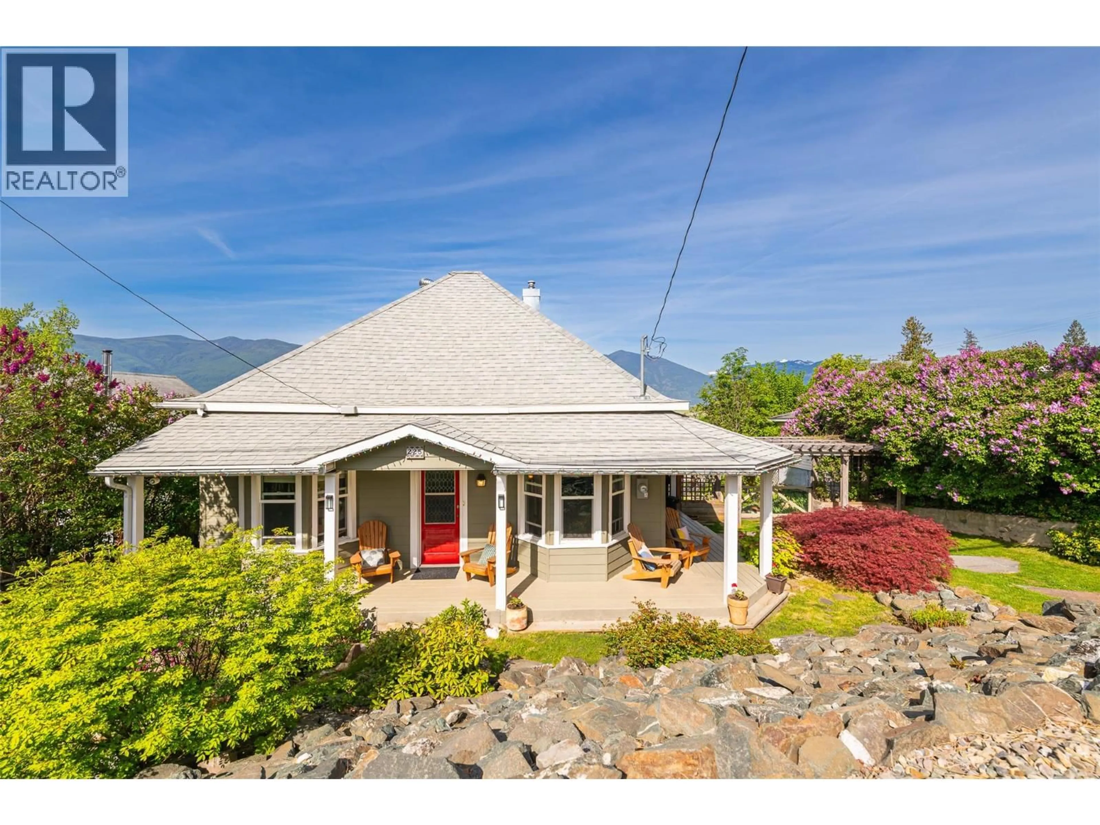 A pic from outside/outdoor area/front of a property/back of a property/a pic from drone, mountain view for 225 8TH AVENUE SOUTH, Creston British Columbia V0B1G3
