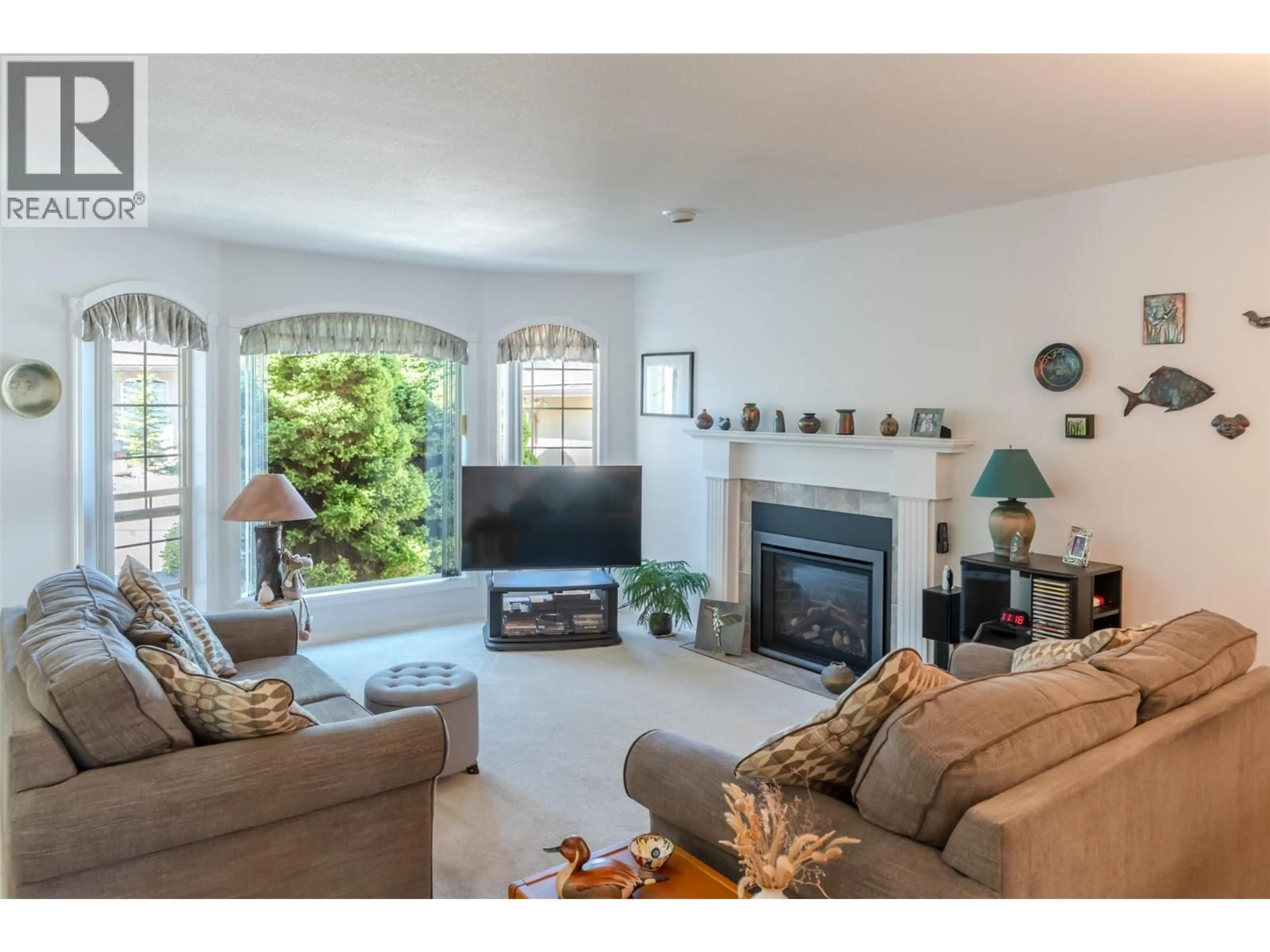Living room with furniture, unknown for 105 - 1634 CARMI AVENUE, Penticton British Columbia V2A8K5