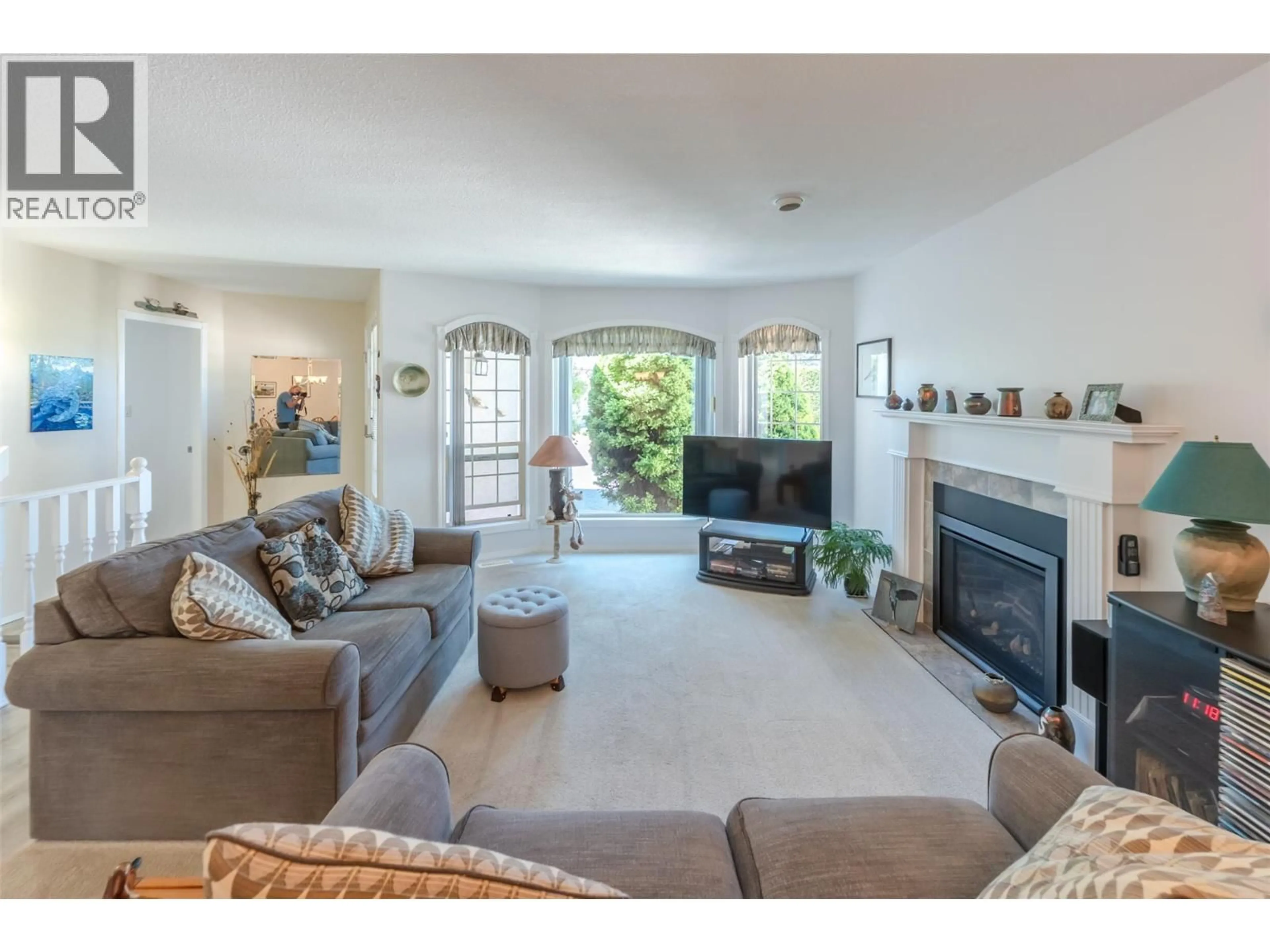 Living room with furniture, unknown for 105 - 1634 CARMI AVENUE, Penticton British Columbia V2A8K5