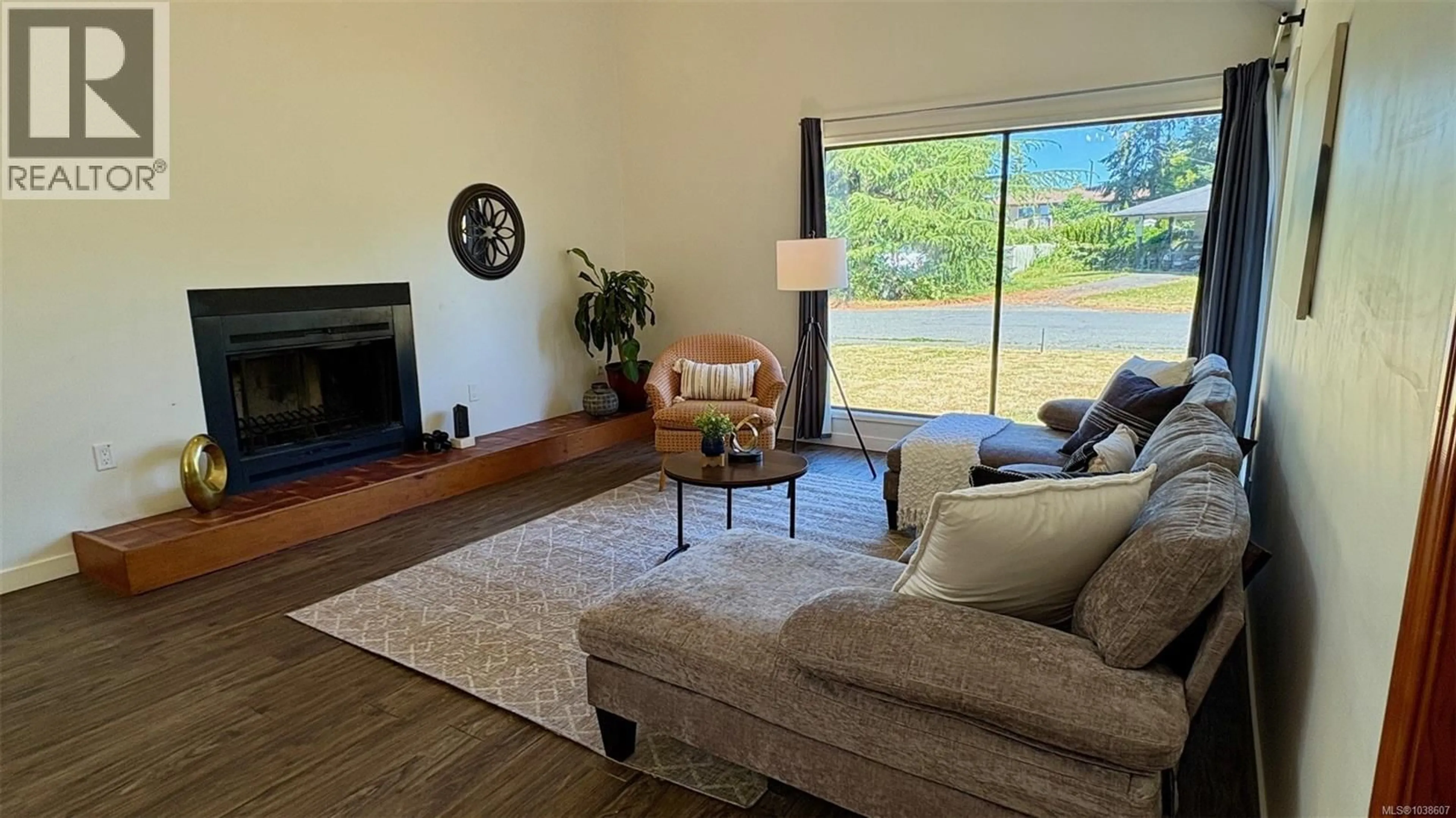 Living room with furniture, unknown for 1871 FAIRBURN DRIVE, Saanich British Columbia V8N5B4