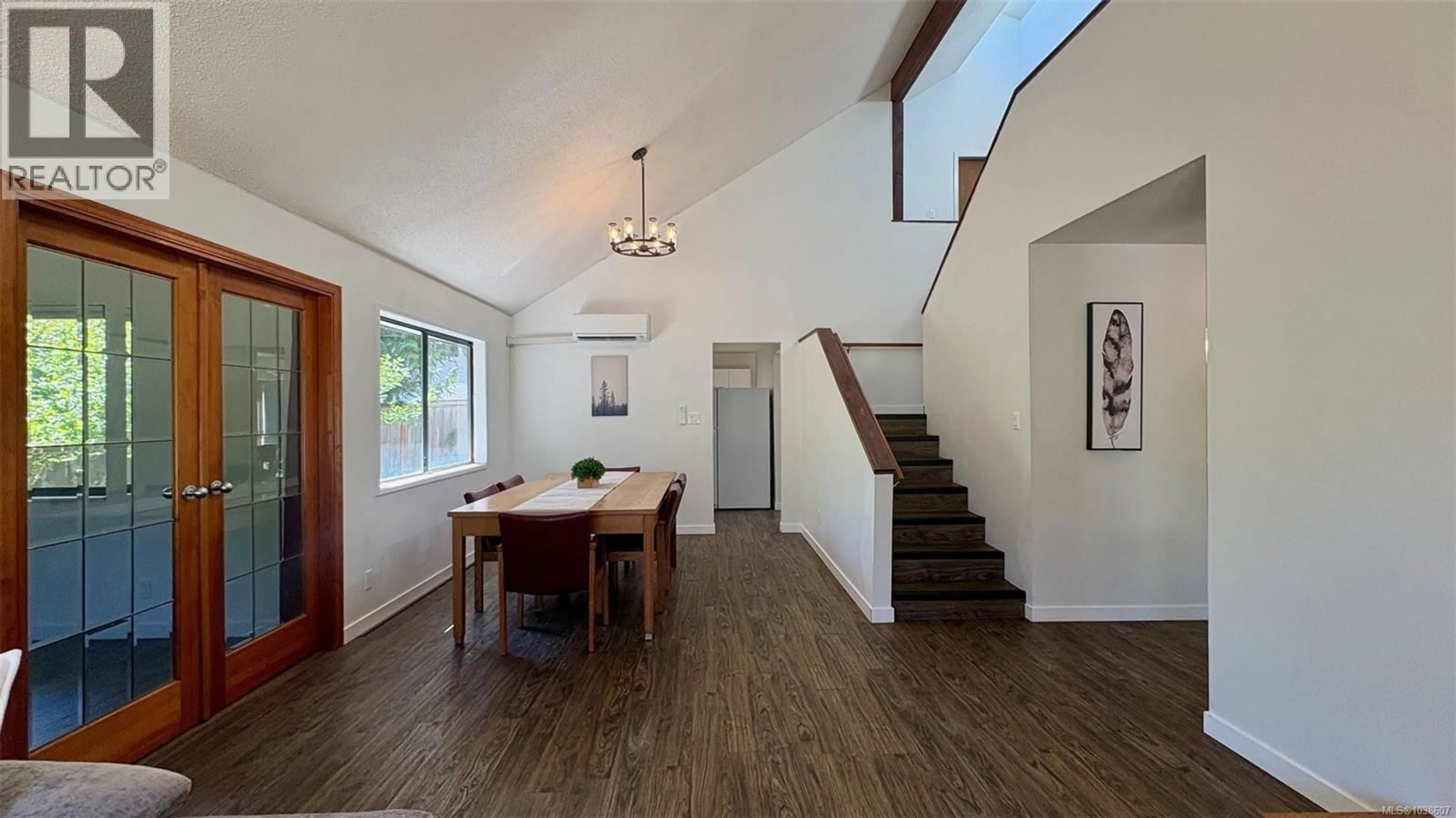 Dining room, wood/laminate floor for 1871 FAIRBURN DRIVE, Saanich British Columbia V8N5B4