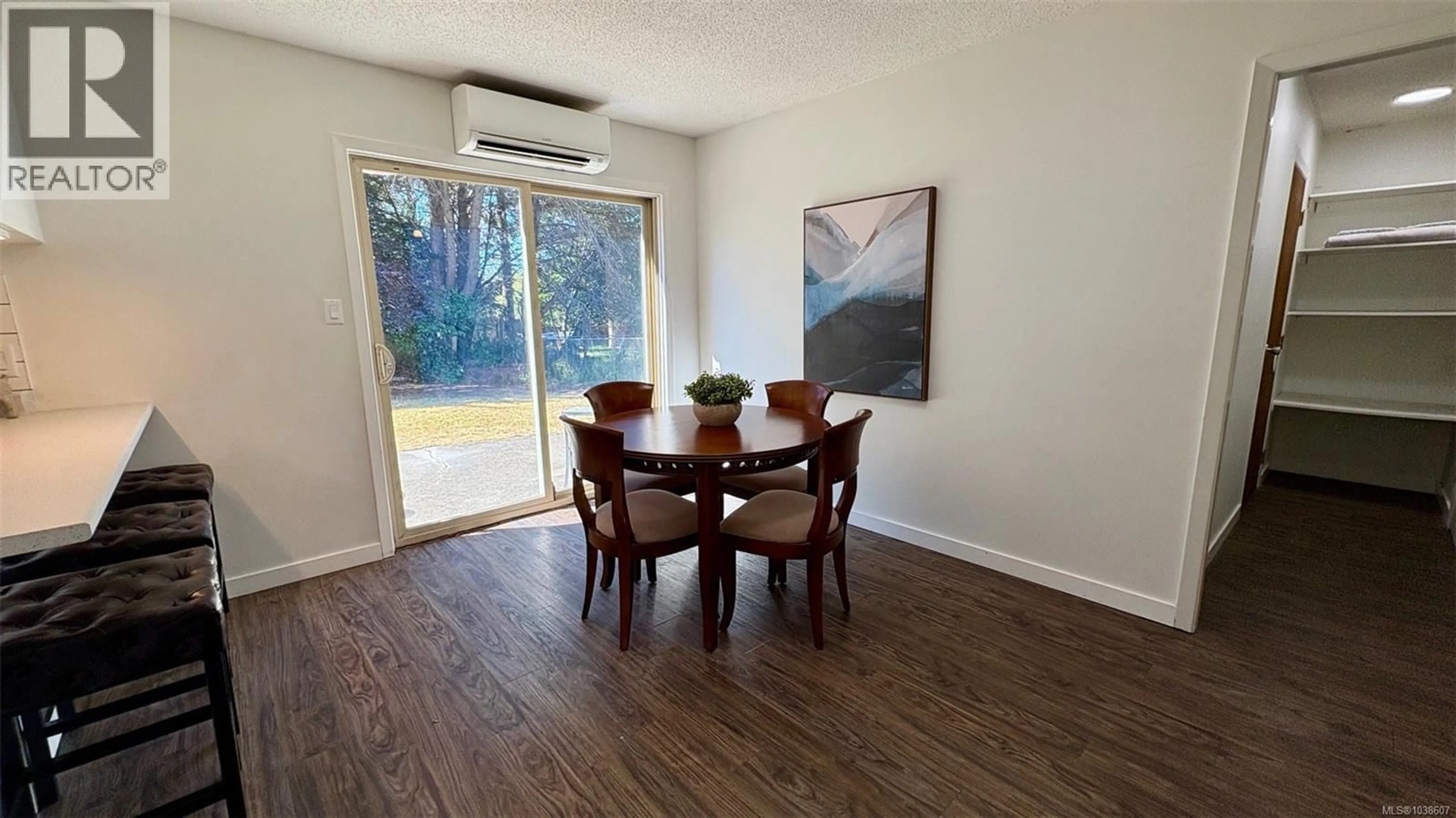 Dining room, wood/laminate floor for 1871 FAIRBURN DRIVE, Saanich British Columbia V8N5B4