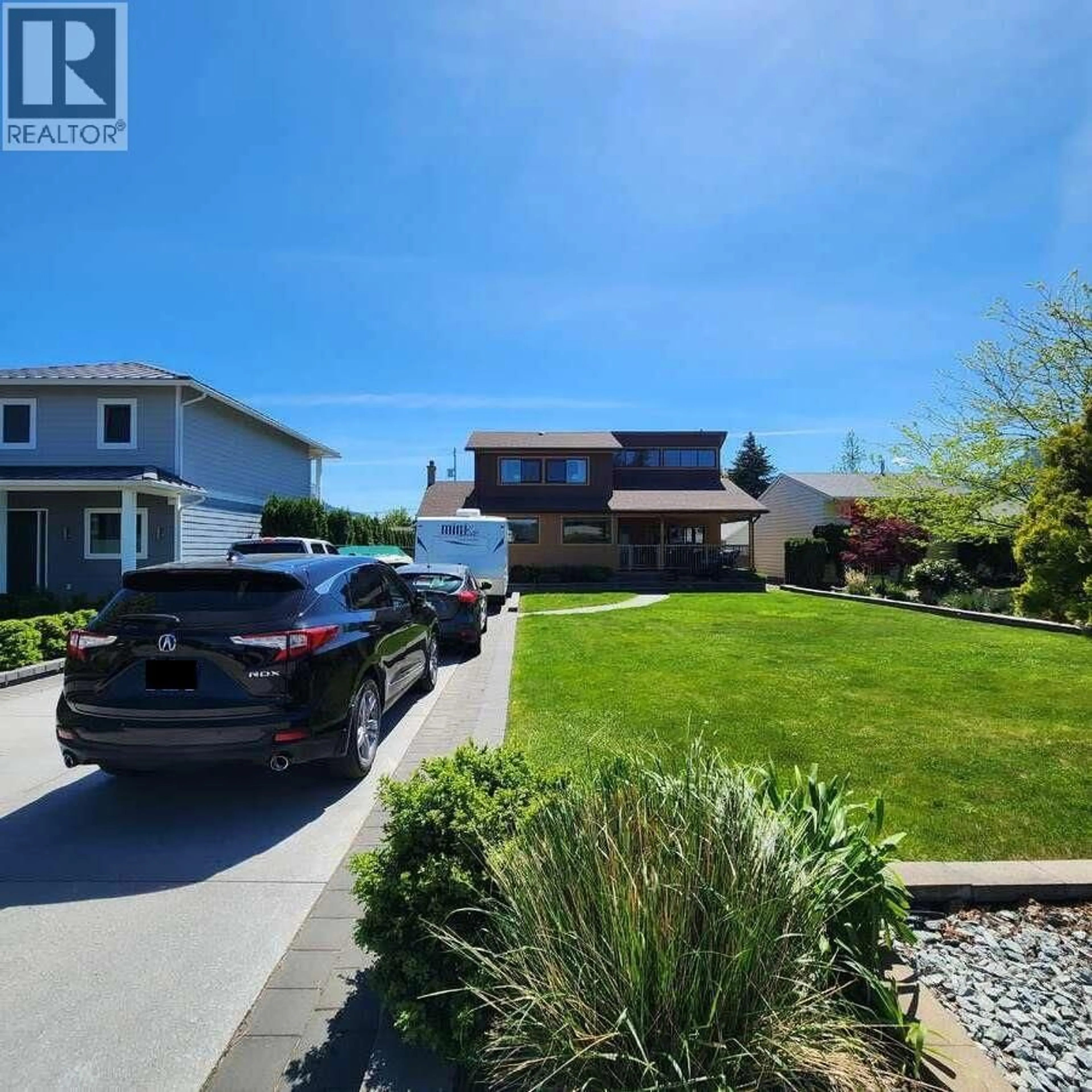 A pic from outside/outdoor area/front of a property/back of a property/a pic from drone, water/lake/river/ocean view for 146 YORKTON AVENUE, Penticton British Columbia V2A3V2