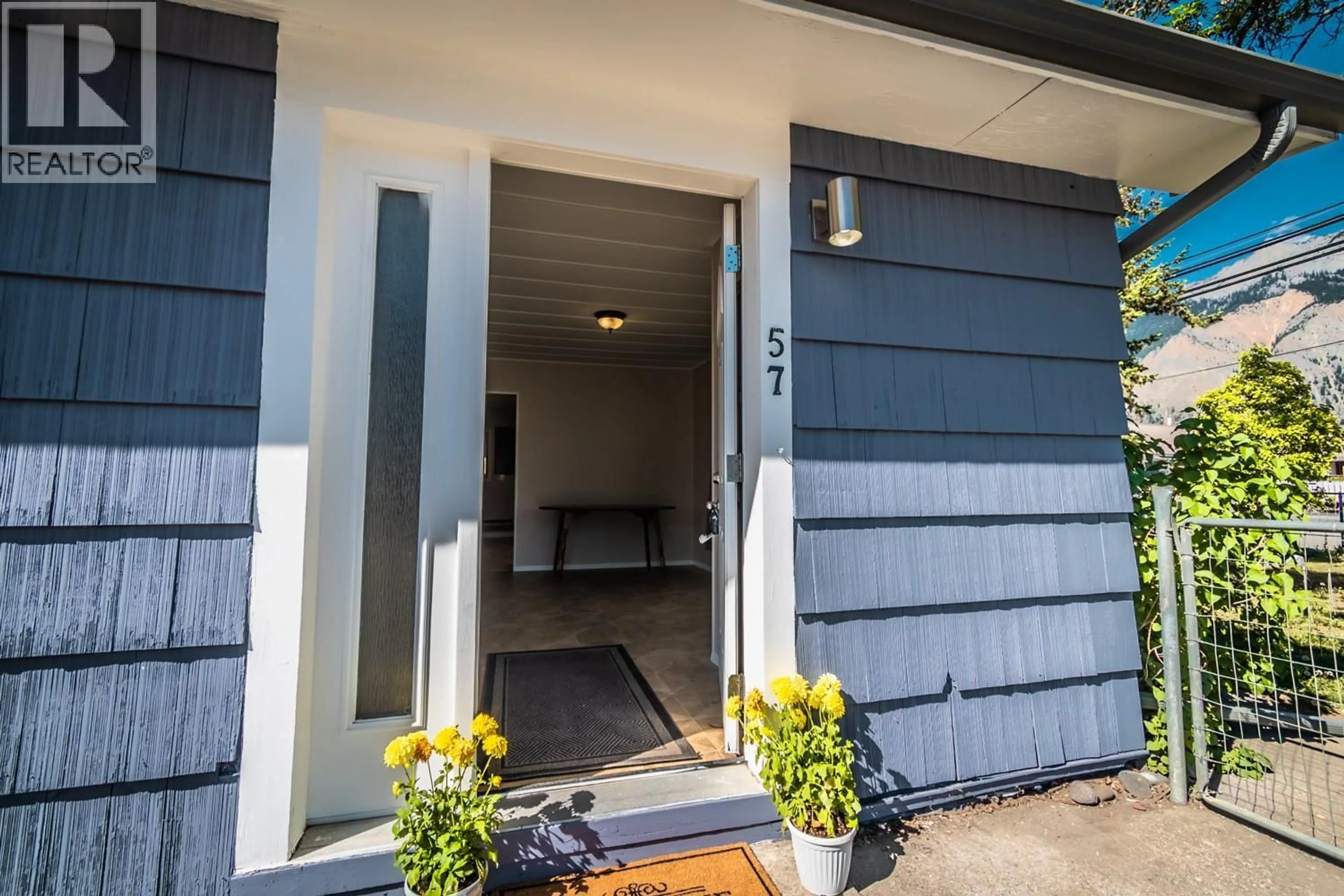 Indoor entryway for 57 12TH AVENUE, Lillooet British Columbia V0K1V0