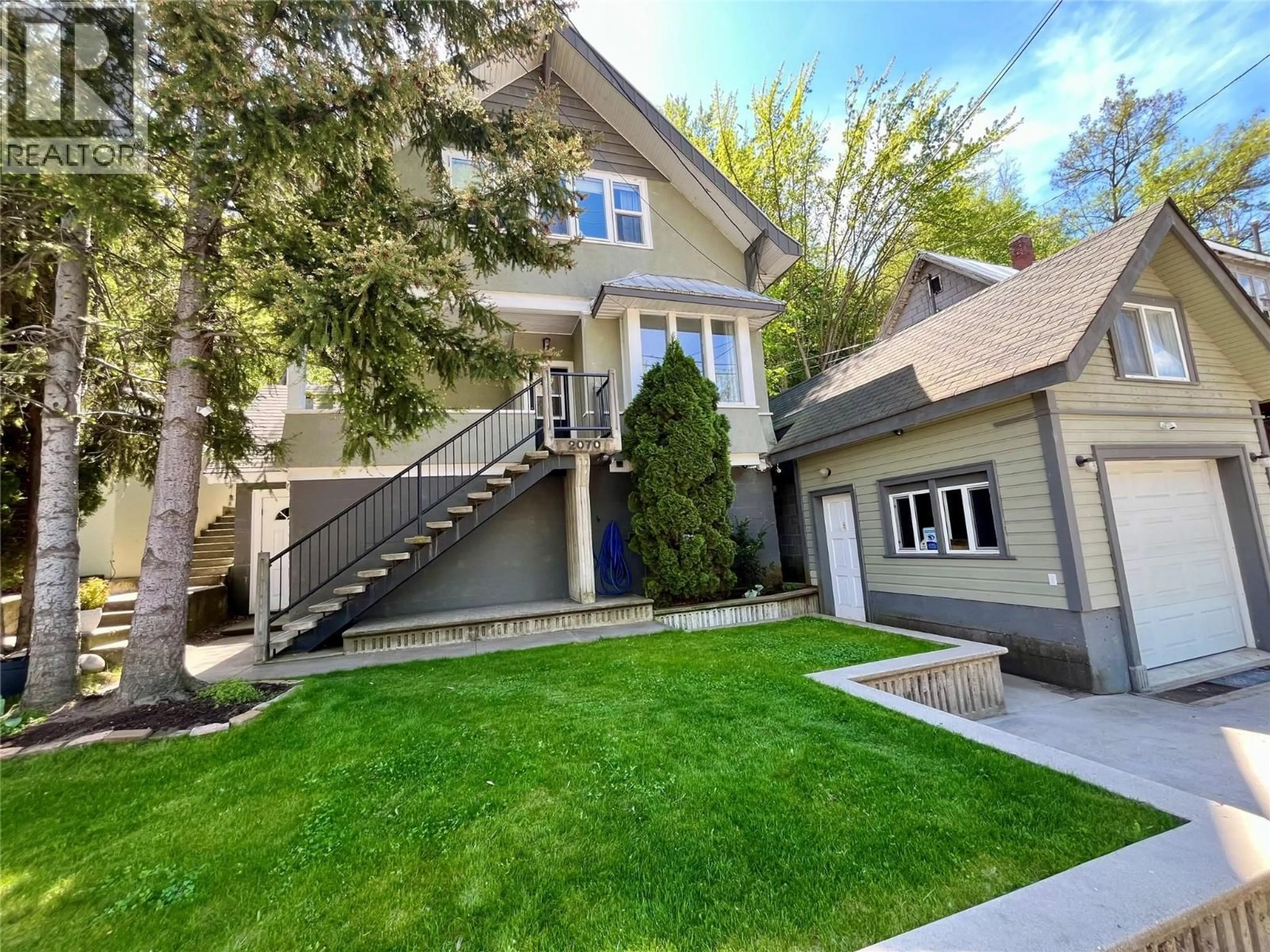 Home with vinyl exterior material, street for 2070 RIVERSIDE AVENUE, Trail British Columbia V1R3Z4